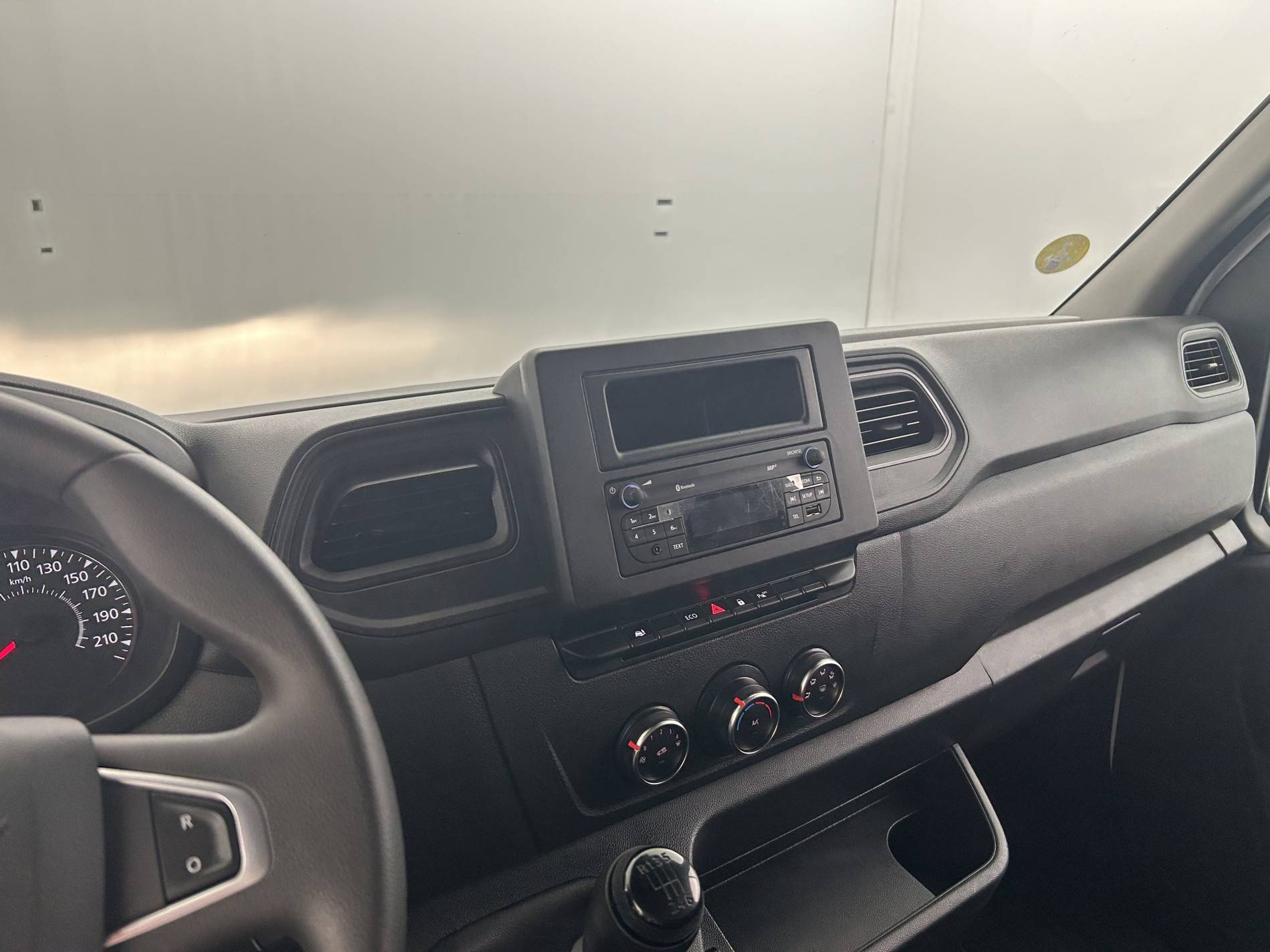 Vente en ligne Renault Master Fourgon MASTER FGN TRAC F3500 L2H2 BLUE DCI 135 au prix de 24 000 €