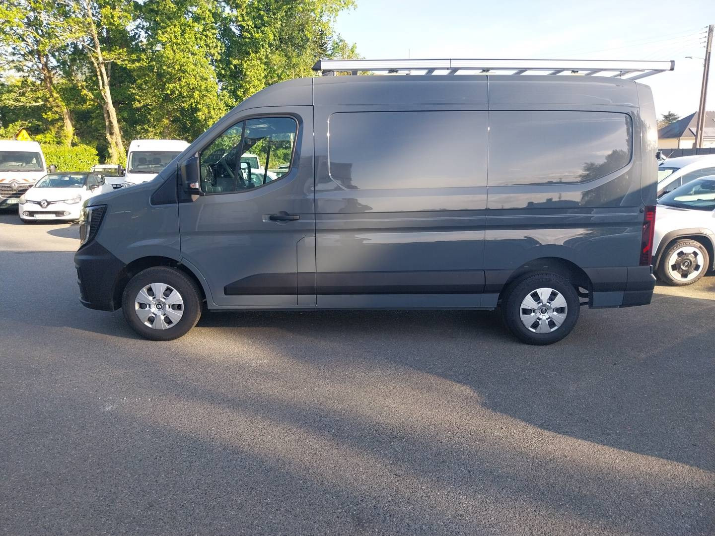 Vente en ligne Renault Master Fourgon MASTER FG BLUE DCI 170 L2H2 3T5 TR AUTO au prix de 61 800 €