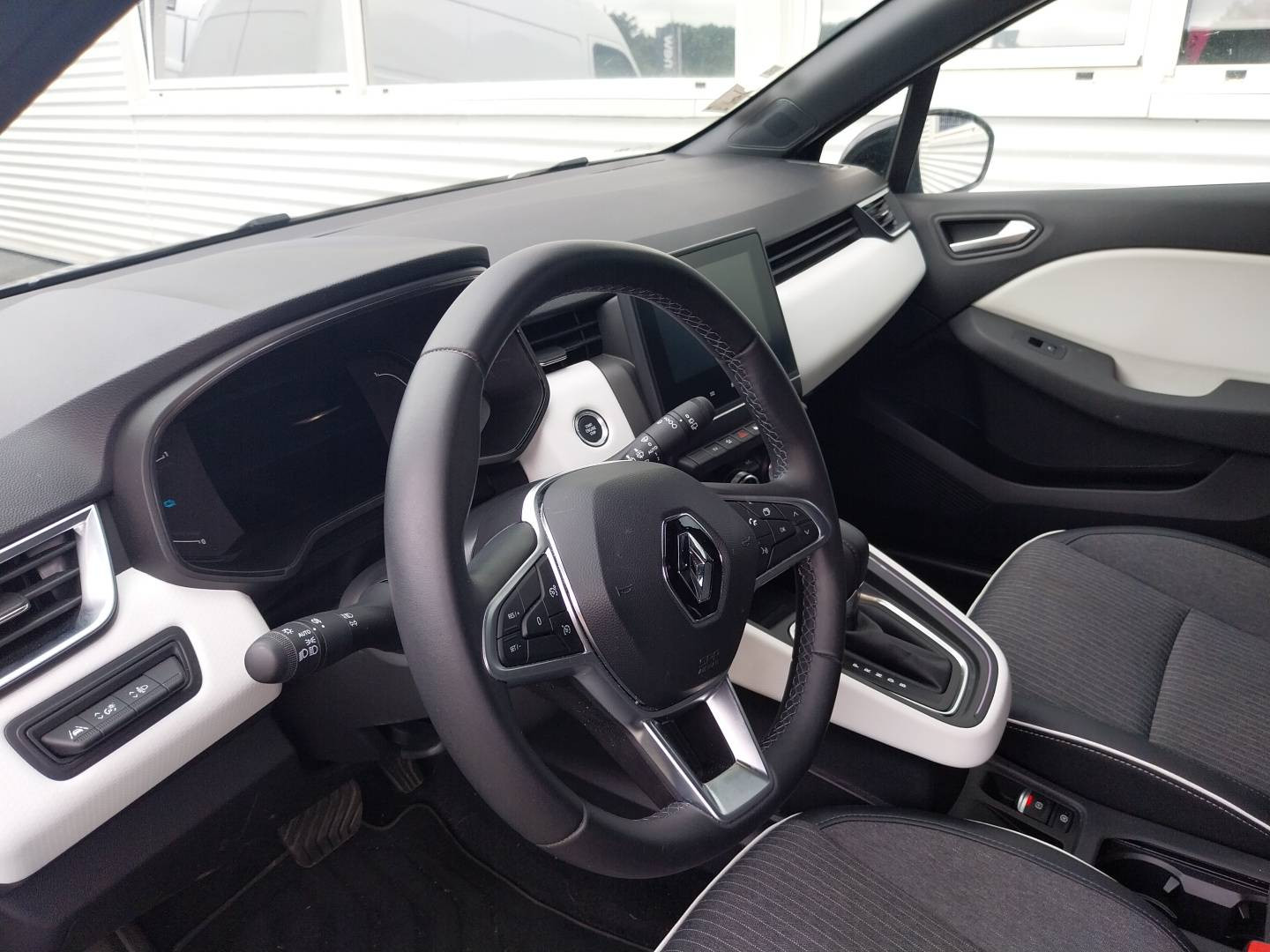 Vente en ligne Renault Clio 5 Clio E-Tech full hybrid 145 au prix de 18 390 €
