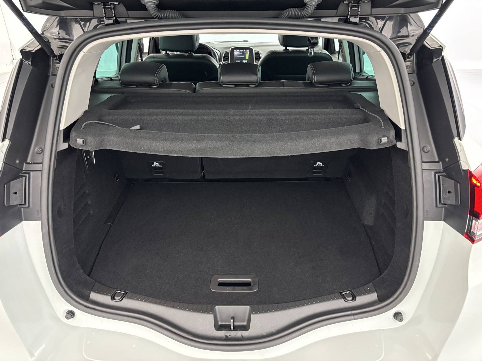 Vente en ligne Renault Scenic 4 Scenic Blue dCi 120 au prix de 16 900 €