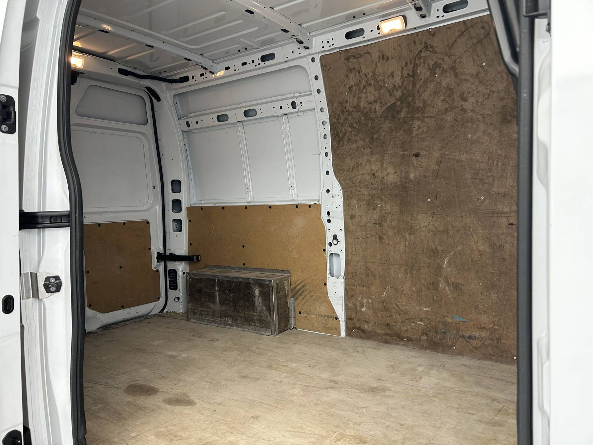 Vente en ligne Renault Master Fourgon MASTER FGN TRAC F3300 L2H2 BLUE DCI 180 au prix de 21 890 €