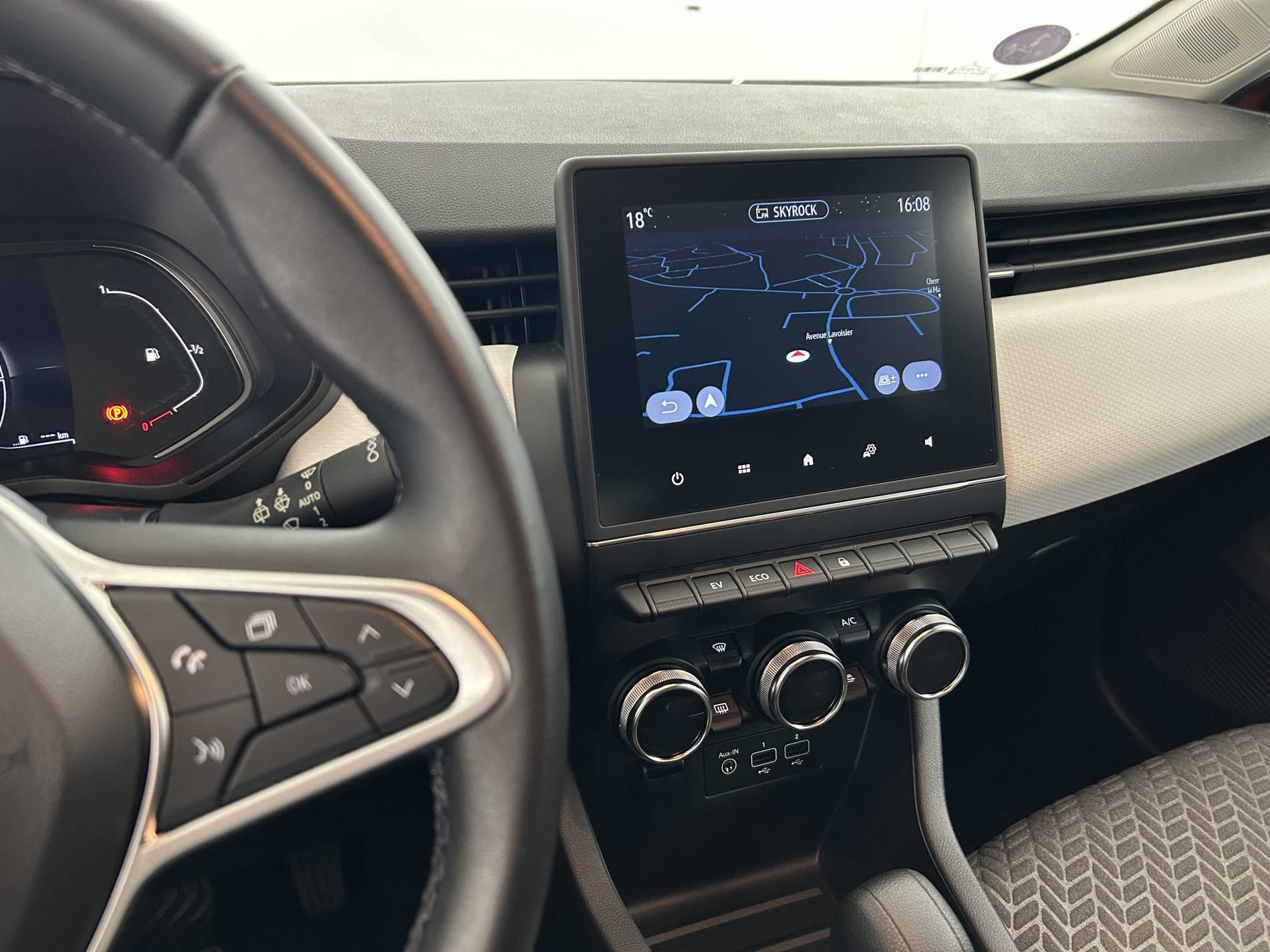 Vente en ligne Renault Clio 5 Clio E-Tech full hybrid 145 au prix de 16 990 €