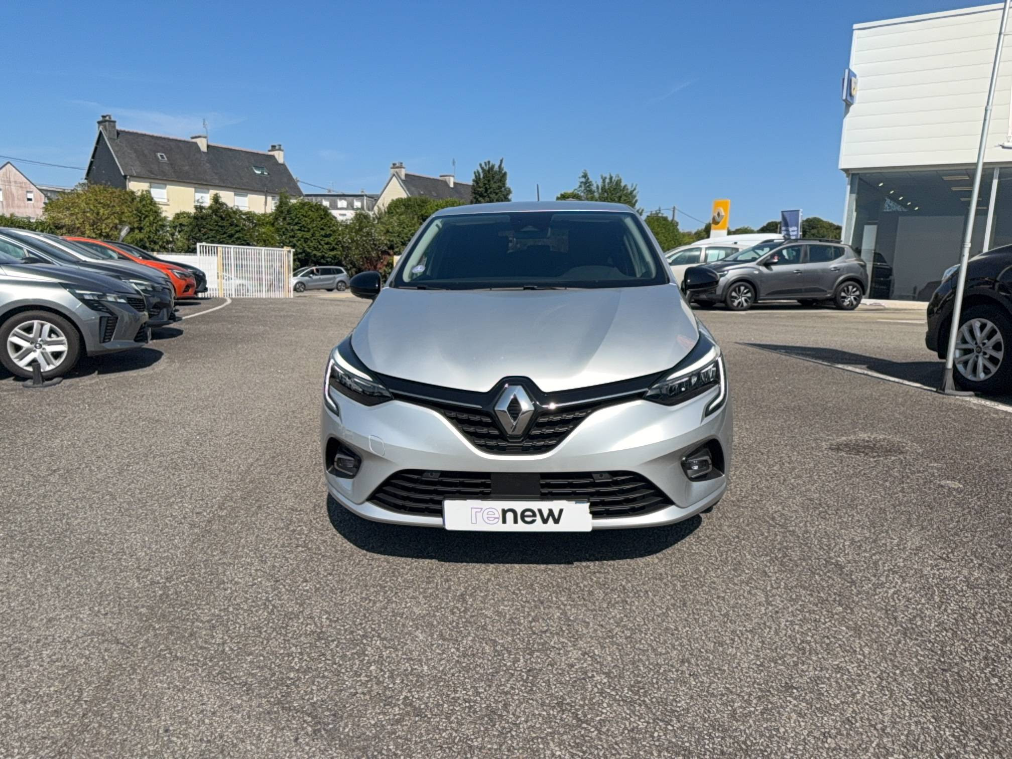 Vente en ligne Renault Clio 5 Clio E-Tech full hybrid 145 au prix de 17 990 €