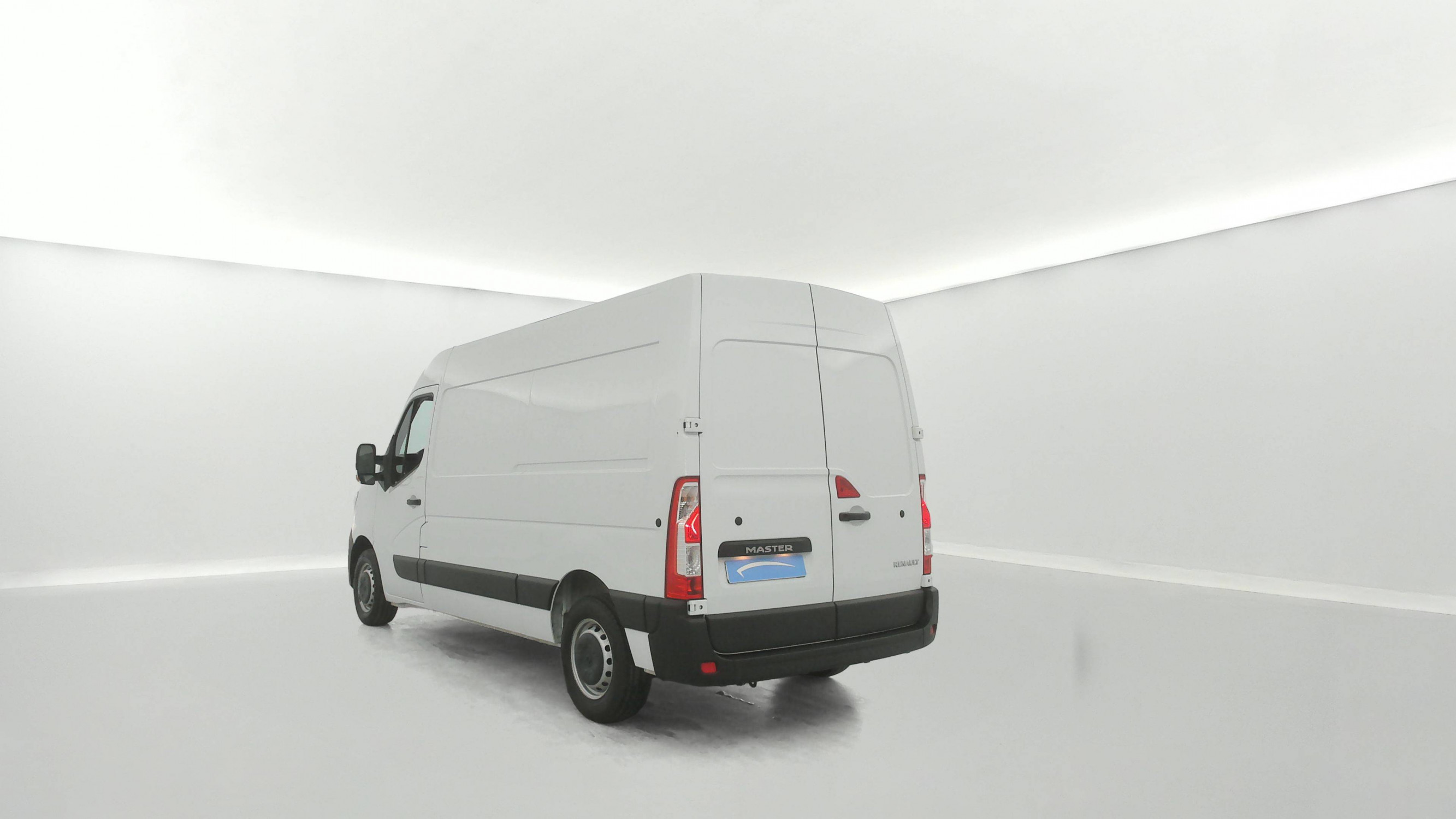 Vente en ligne Renault Master Fourgon MASTER FGN TRAC F3500 L2H2 BLUE DCI 135 au prix de 23 990 €