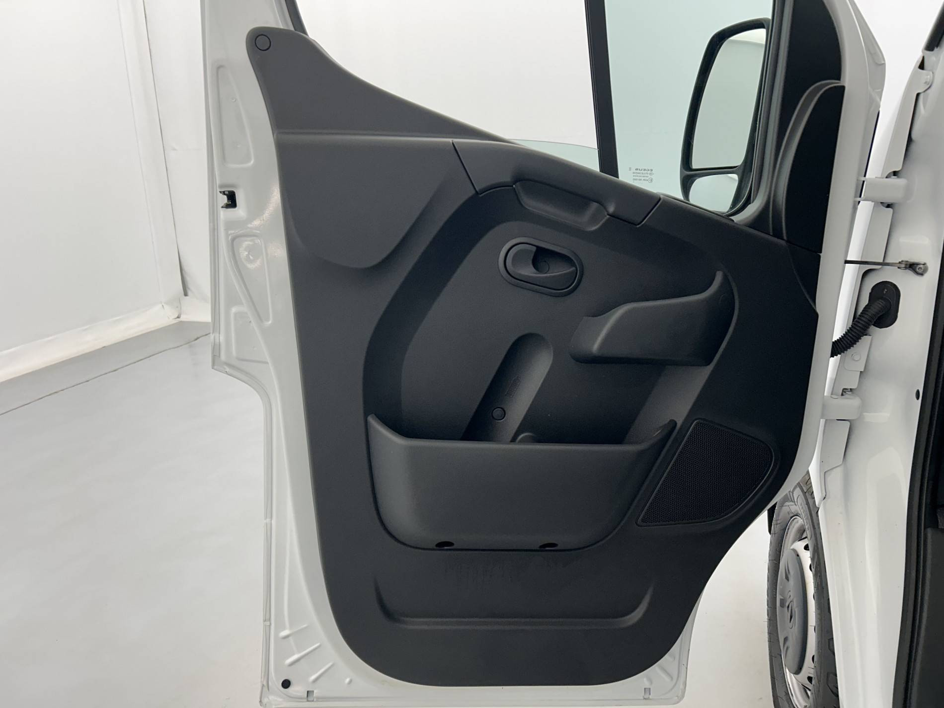Vente en ligne Renault Master Fourgon MASTER FGN TRAC F3500 L3H3 BLUE DCI 135 au prix de 30 000 €