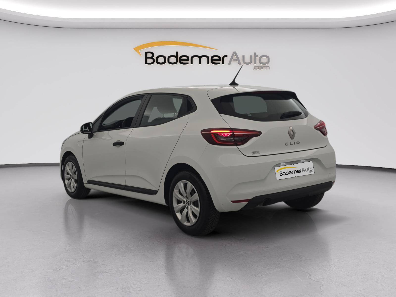 Vente en ligne Renault Clio 5 CLIO SOCIETE BLUE DCI 100 - 21N au prix de 11 990 €