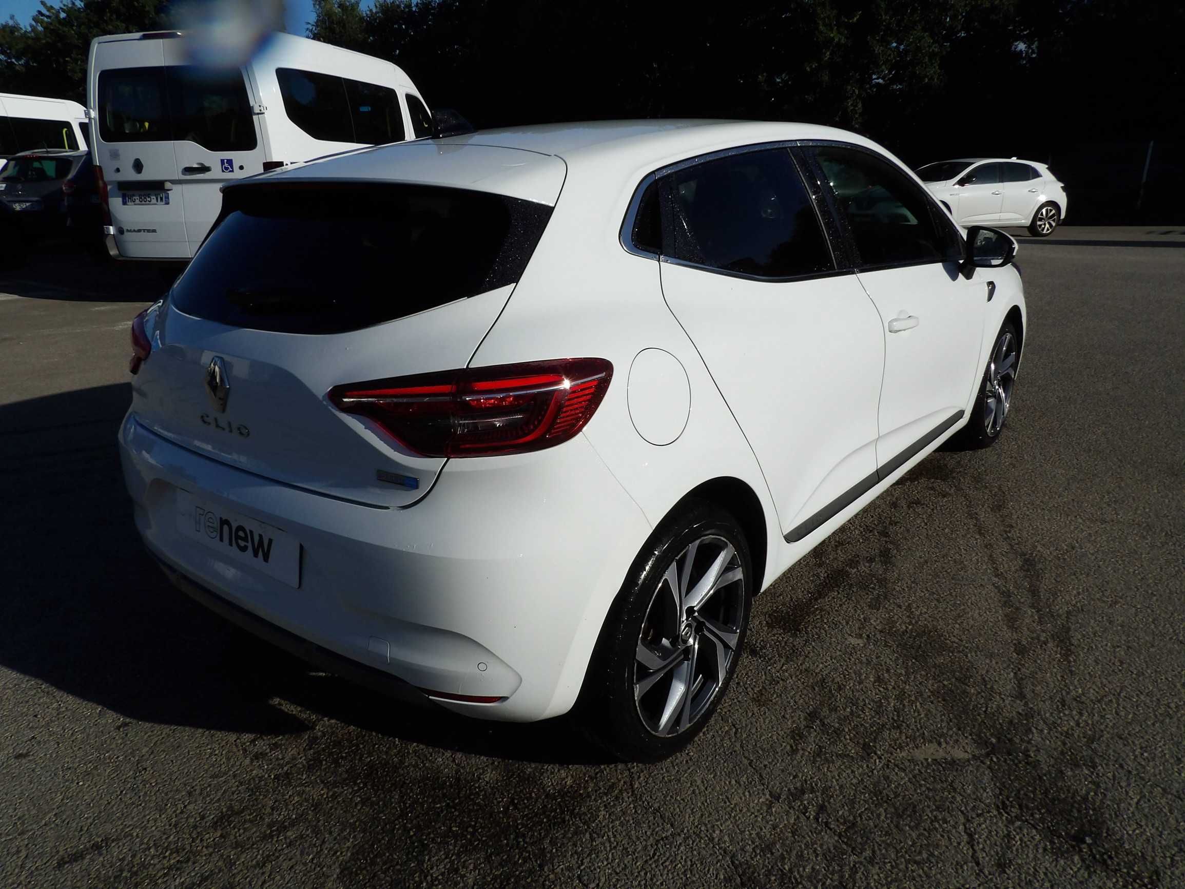 Vente en ligne Renault Clio 5 Clio E-Tech 140 - 21N au prix de 17 999 €
