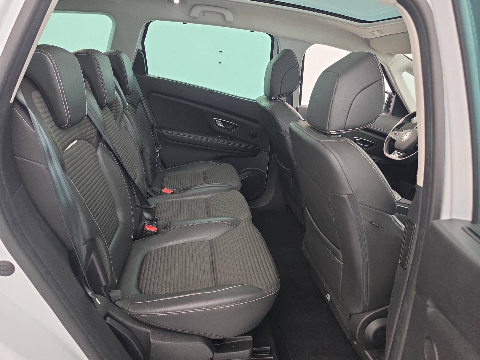 Vente en ligne Renault Grand Scenic 4 Grand Scenic TCe 160 FAP EDC au prix de 16 990 €