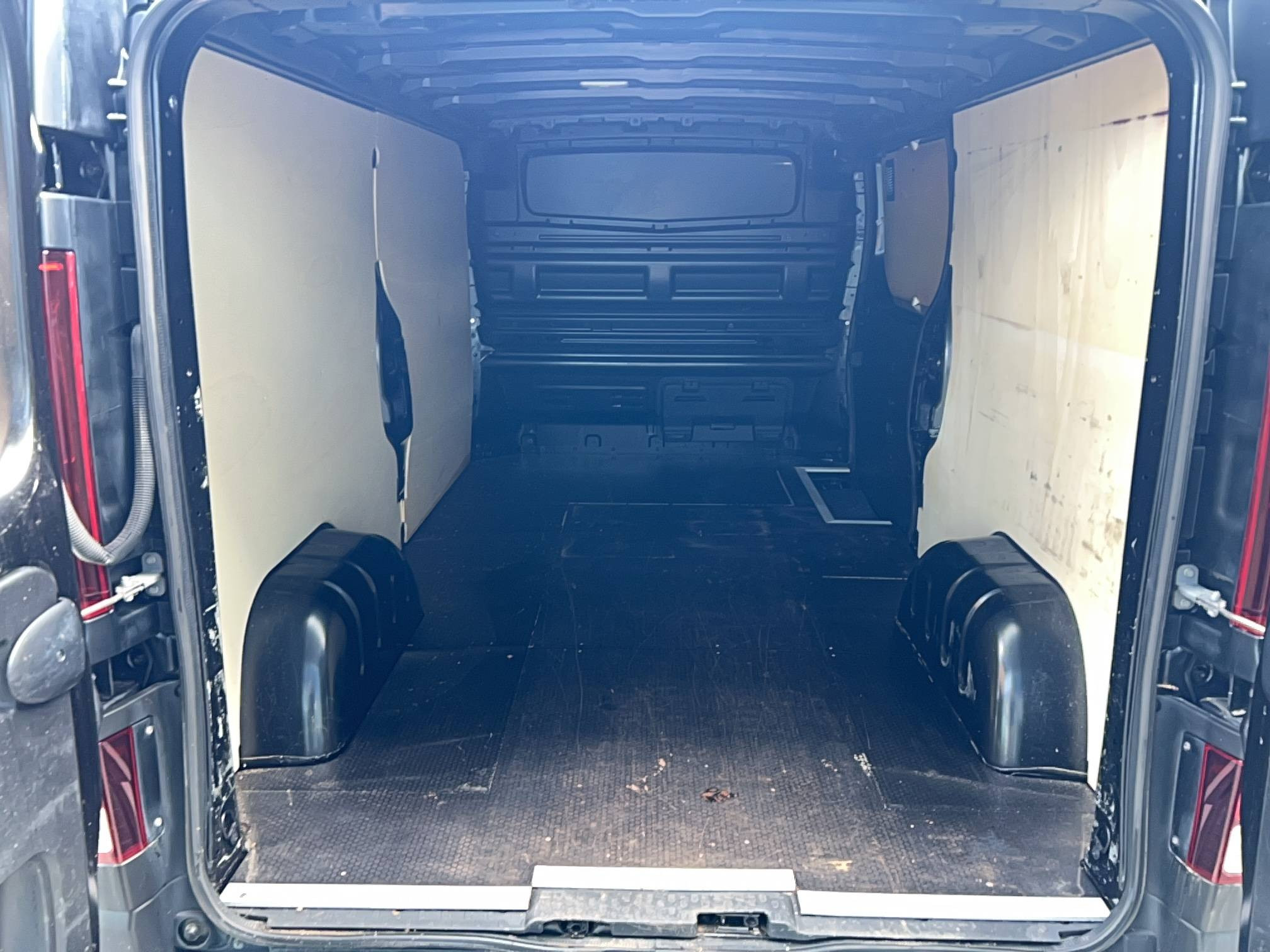 Vente en ligne Renault Trafic 3 Fourgon TRAFIC FGN L2H1 3000 KG BLUE DCI 130 au prix de 17 990 €