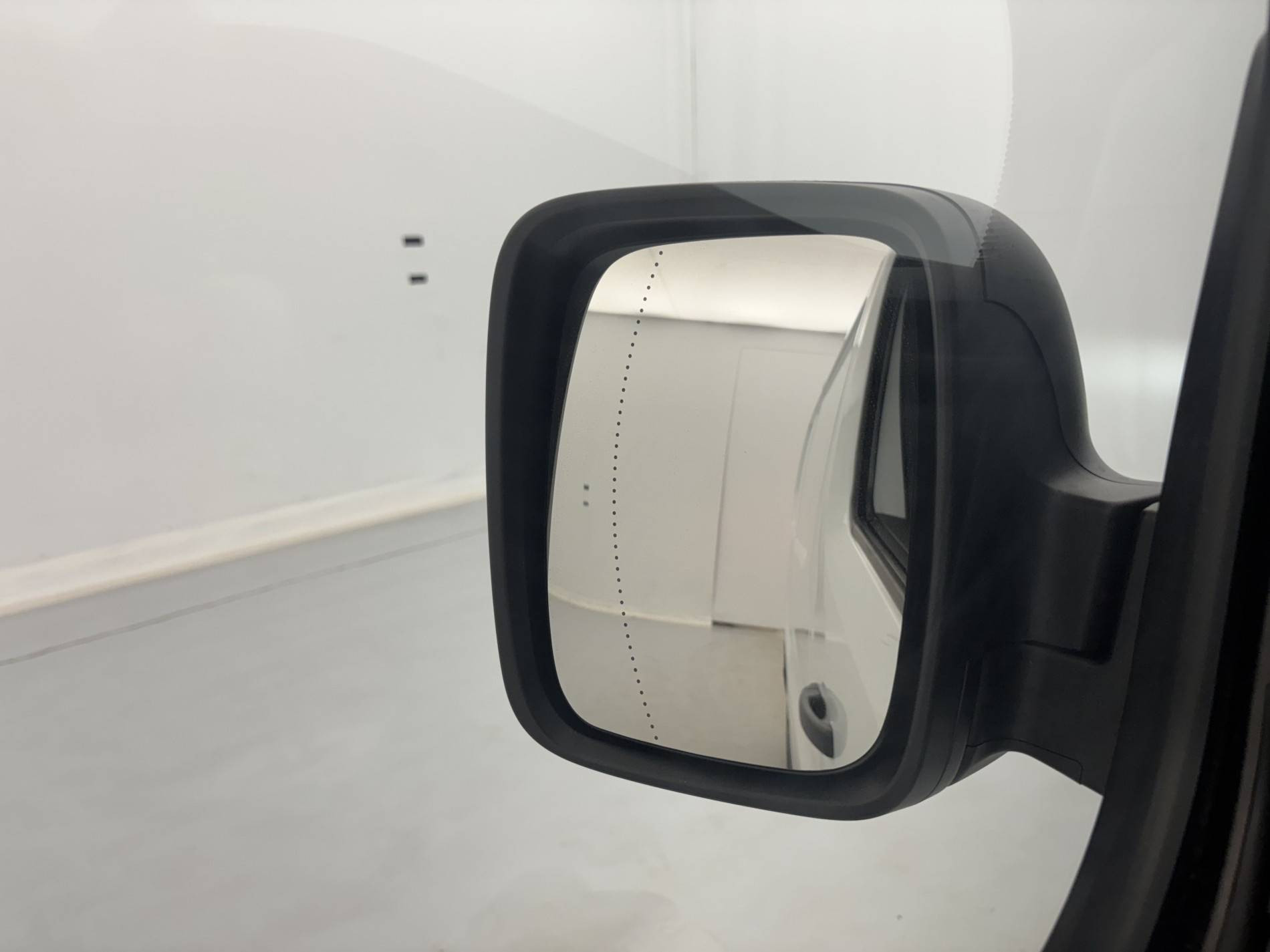 Vente en ligne Renault Trafic 3 Fourgon TRAFIC FGN L1H1 2800 KG BLUE DCI 110 au prix de 20 490 €