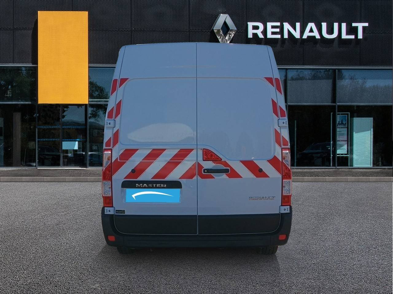 Vente en ligne Renault Master Fourgon MASTER FGN TRAC F3300 L2H2 BLUE DCI 135 au prix de 23 490 €