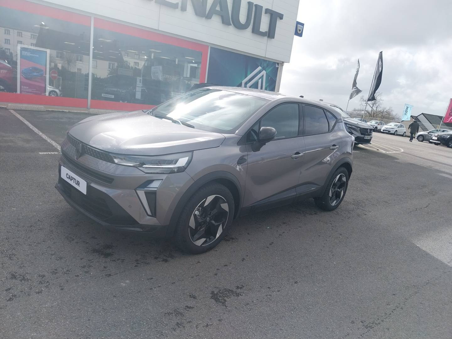 Renault Captur  E-Tech full hybrid 160 ch occasion de 2026 en vente à Carhaix