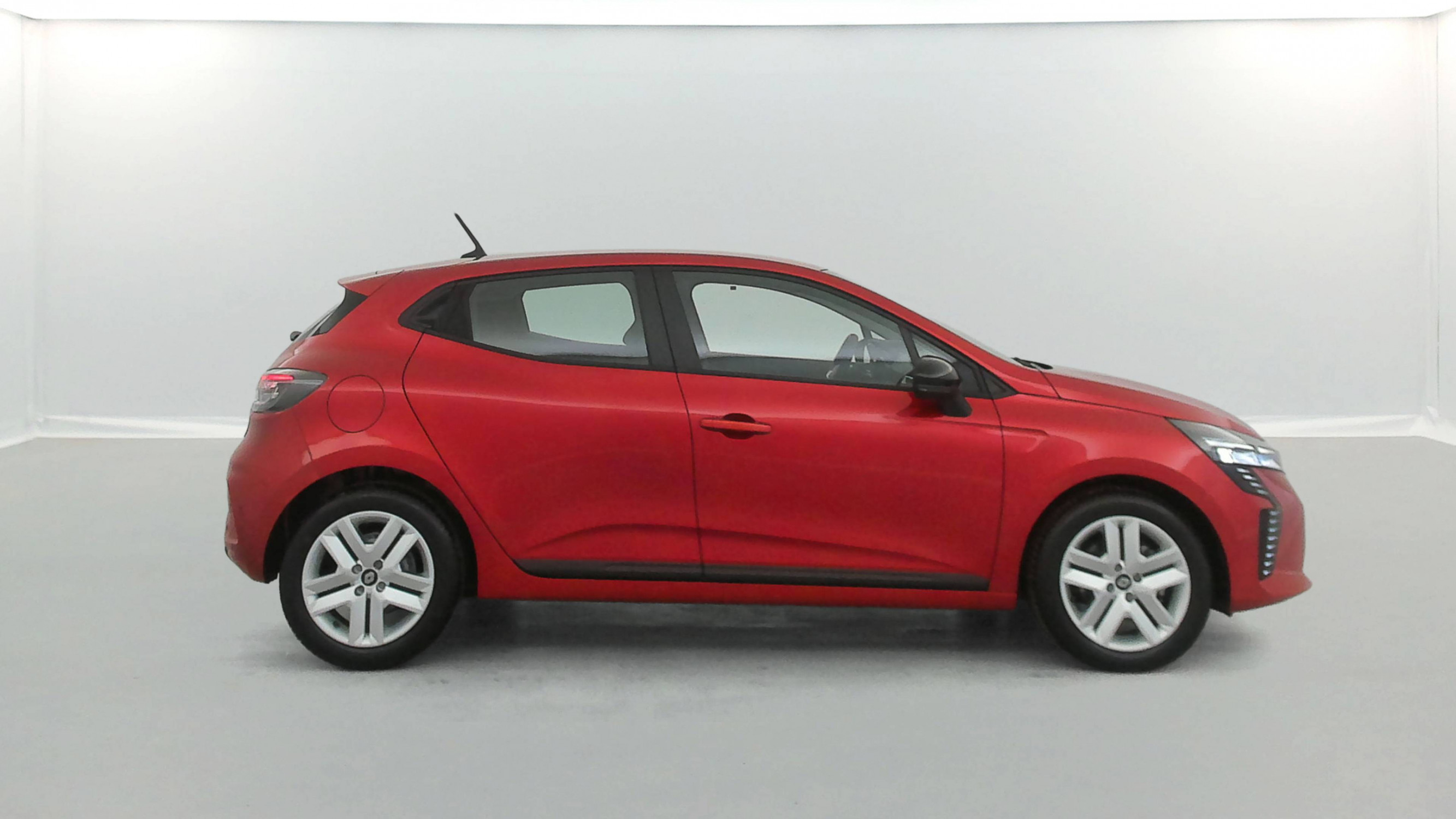 Vente en ligne Renault Clio 5 Clio Blue dCi 100 ch GSR2 au prix de 18 800 €