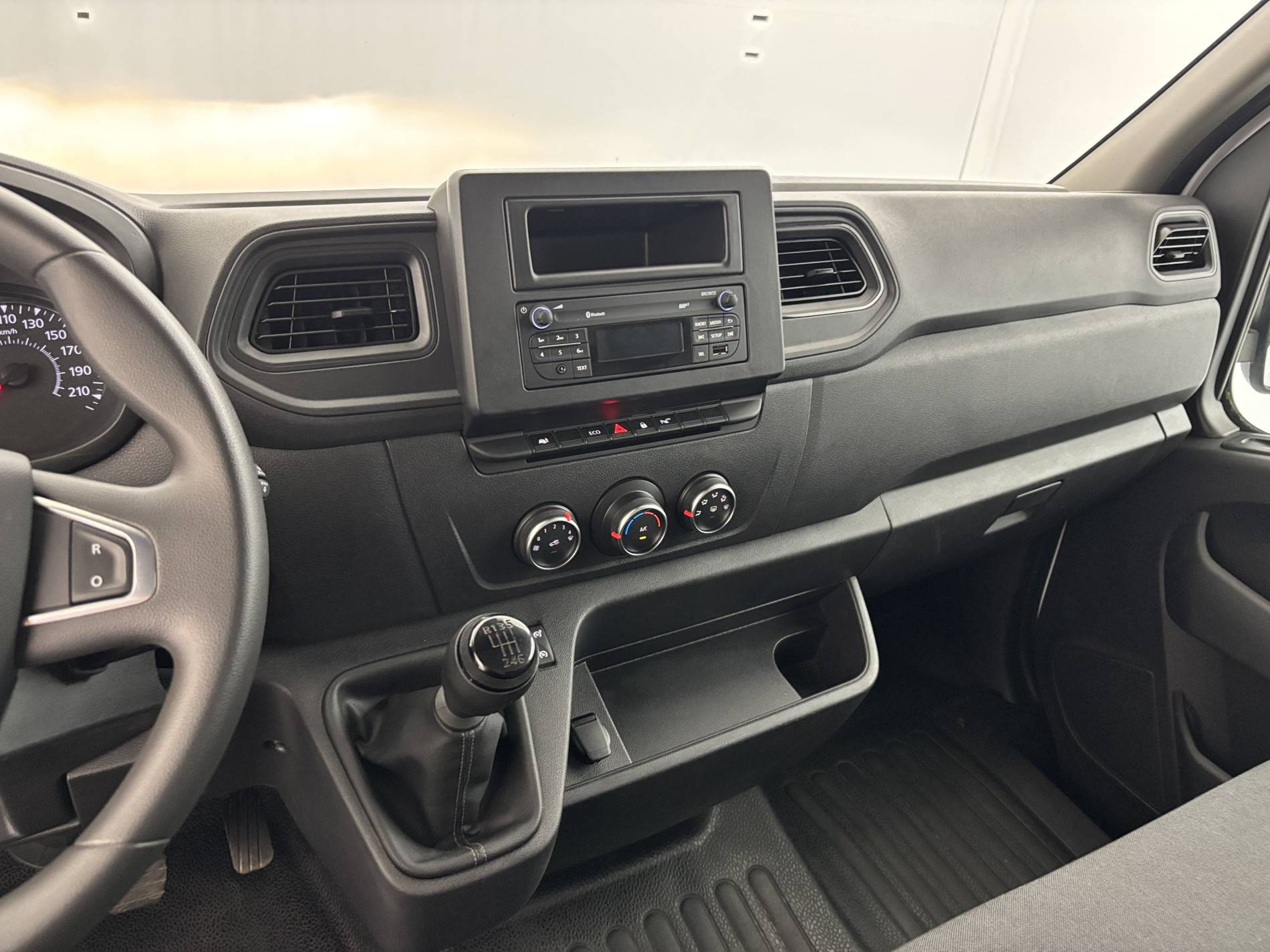 Vente en ligne Renault Master Fourgon MASTER FGN TRAC F3500 L3H3 BLUE DCI 135 au prix de 28 990 €