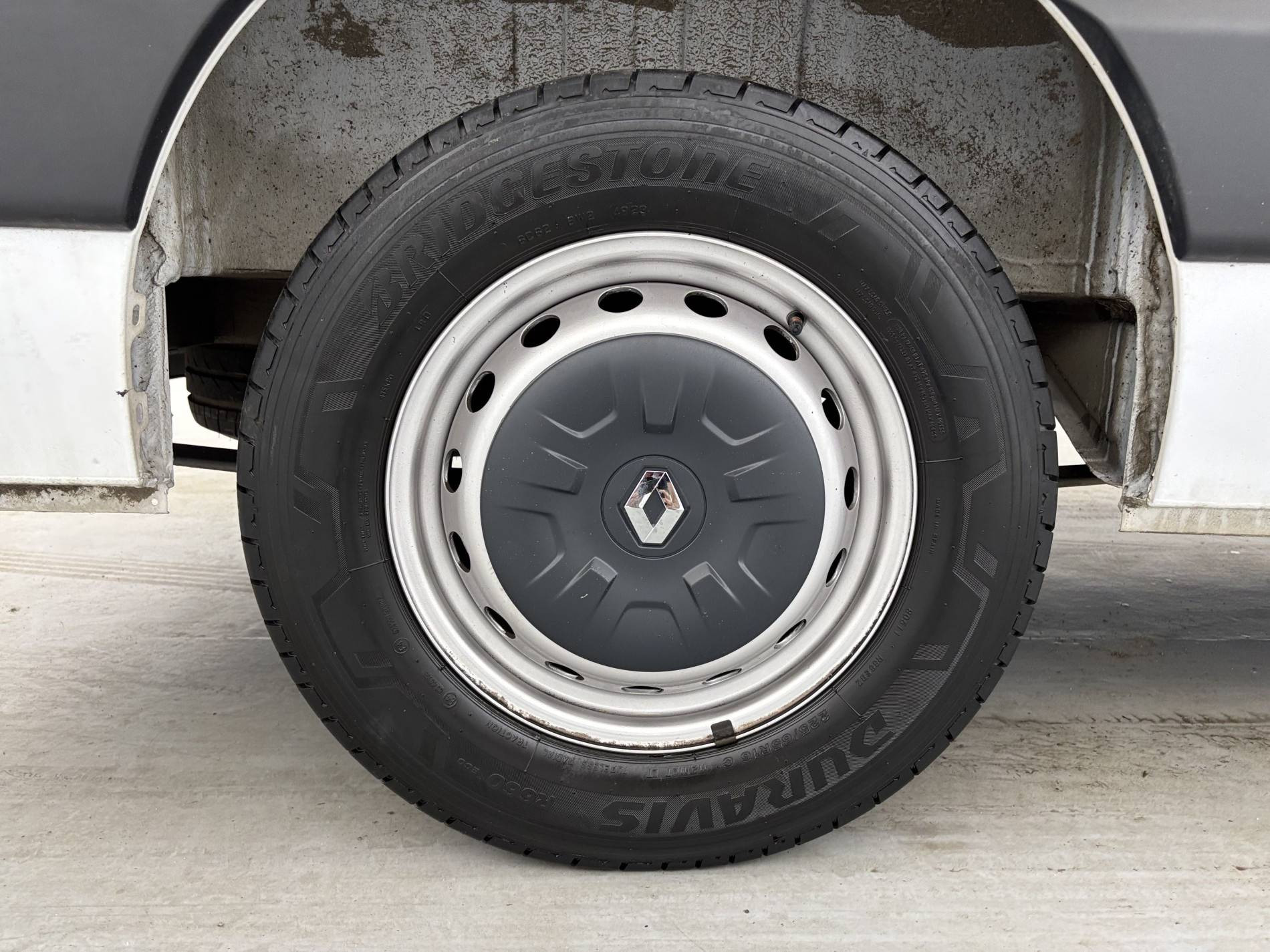 Vente en ligne Renault Master Fourgon MASTER FGN TRAC F3500 L2H2 BLUE DCI 135 au prix de 22 990 €