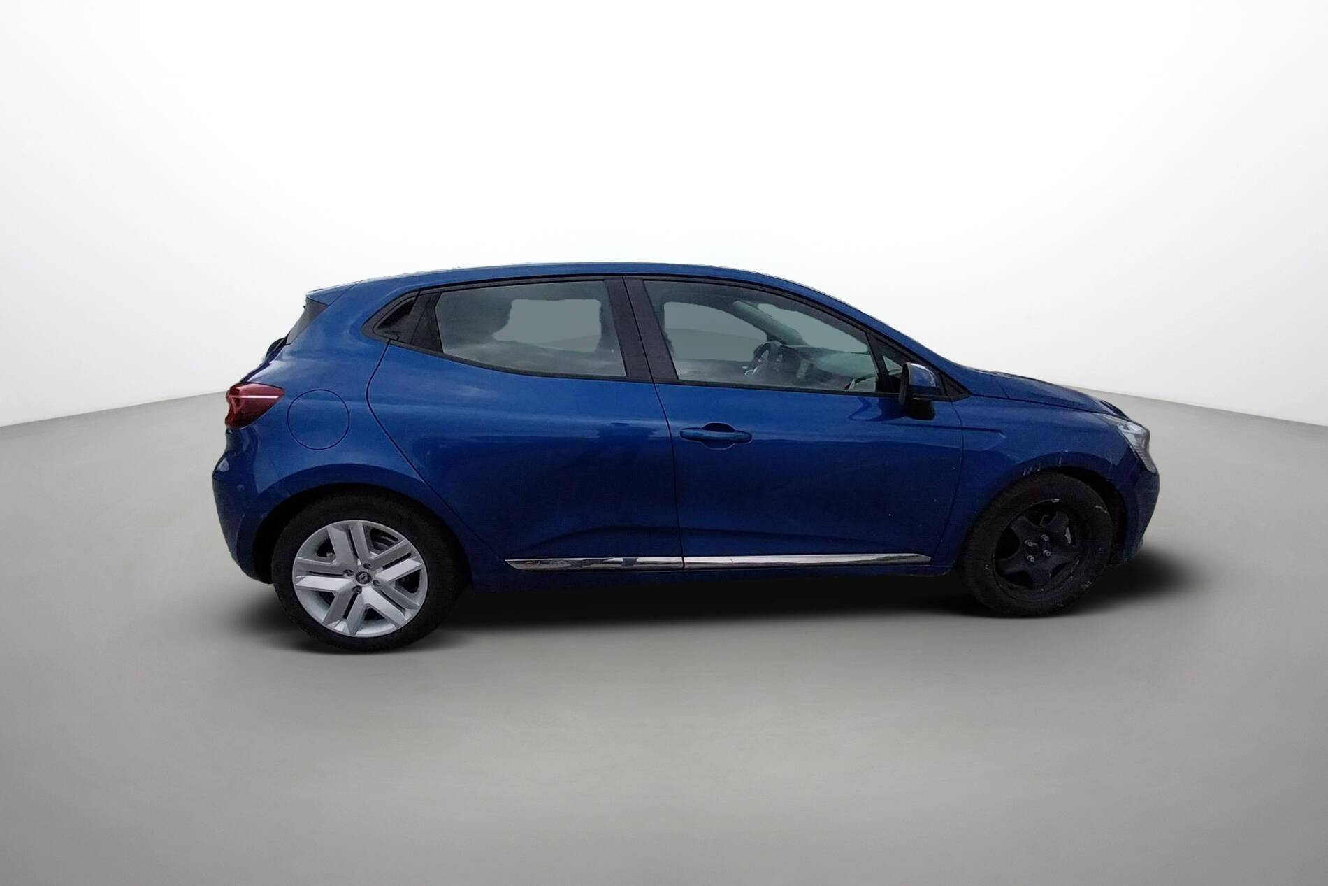 Vente en ligne Renault Clio 5 Clio E-Tech 140 - 21N au prix de 15 780 €