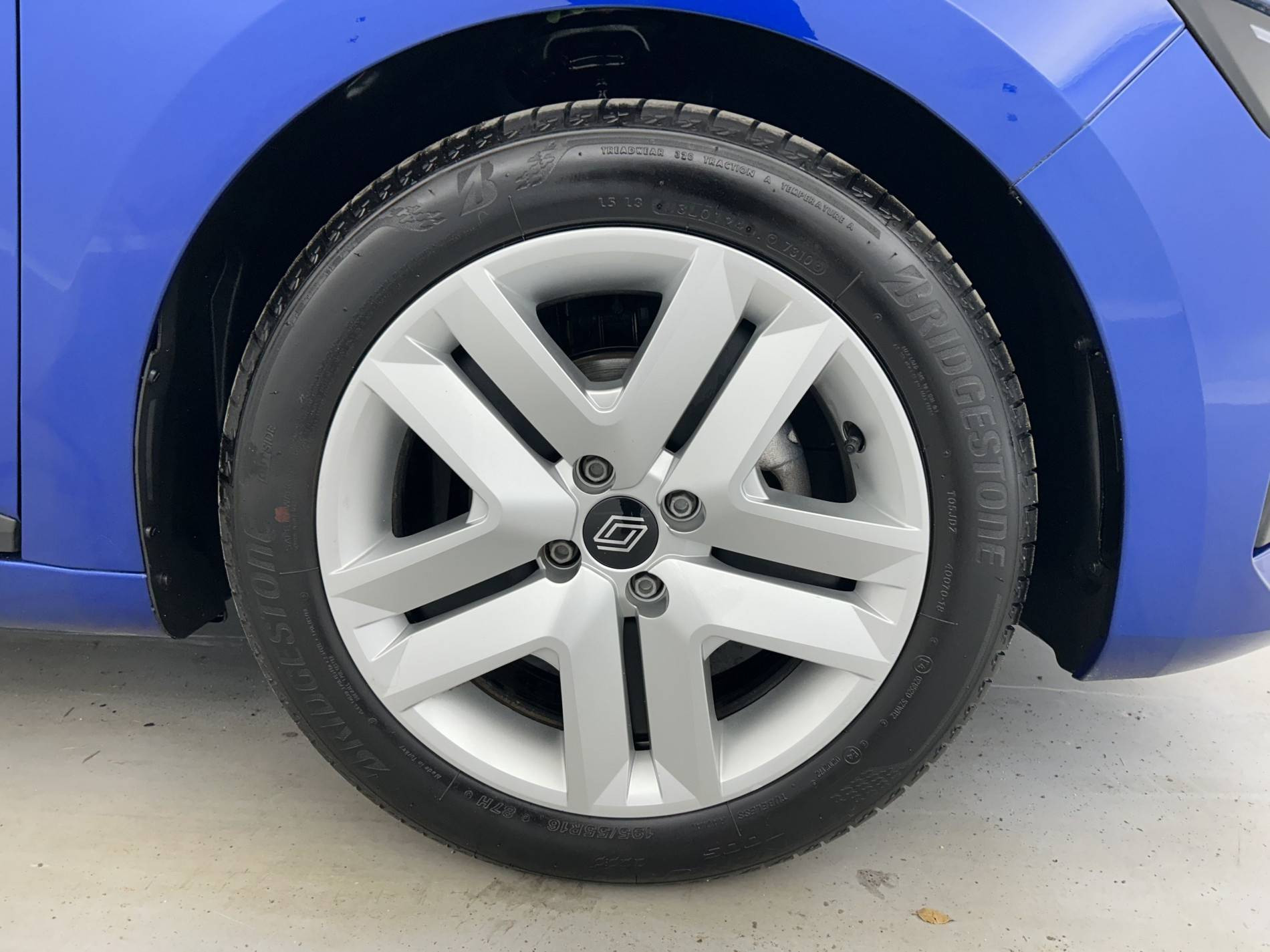 Vente en ligne Renault Clio 5 Clio TCe 90 au prix de 15 990 €