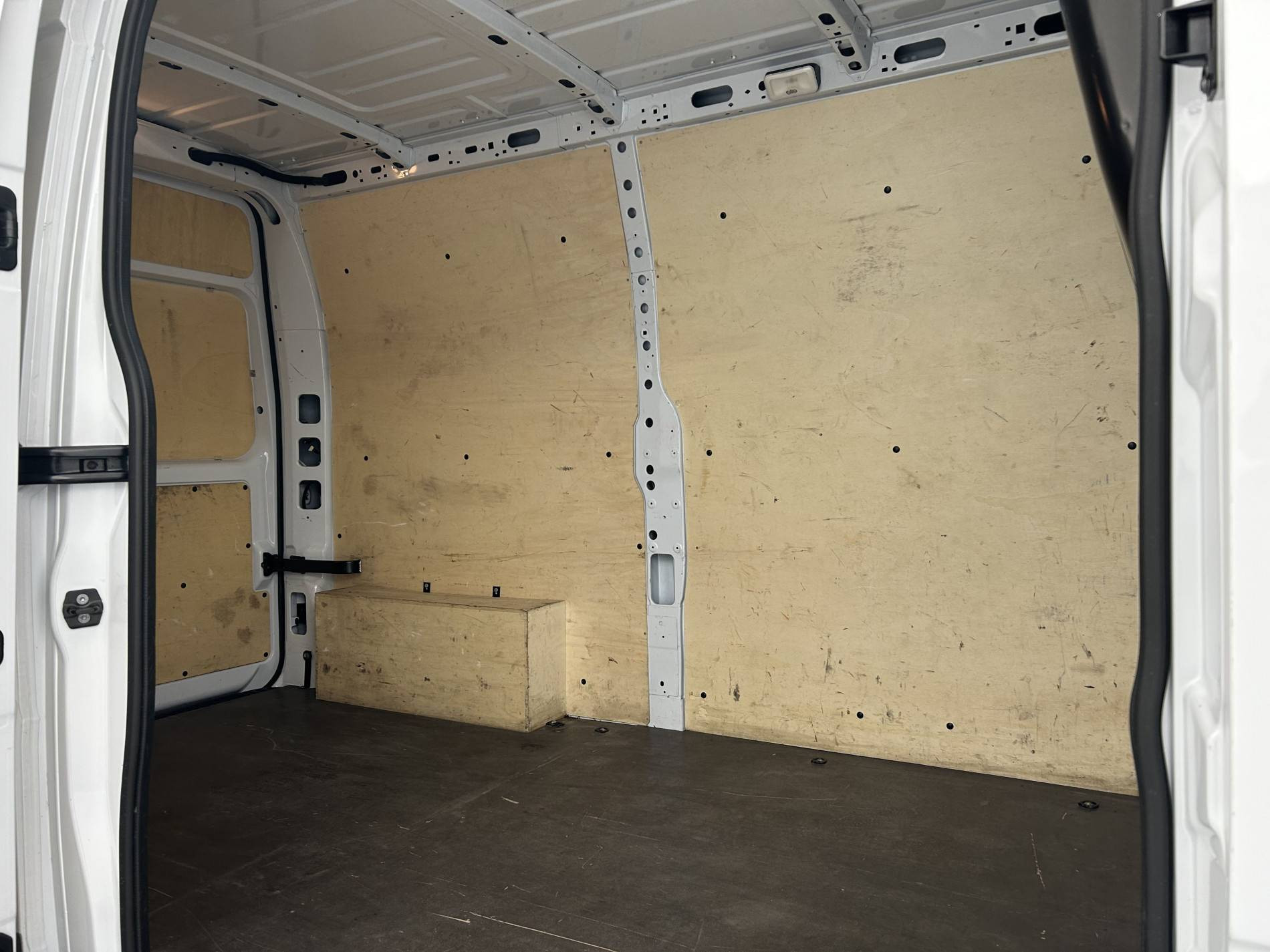 Vente en ligne Renault Master Fourgon MASTER FGN TRAC F3500 L2H2 BLUE DCI 135 au prix de 27 990 €