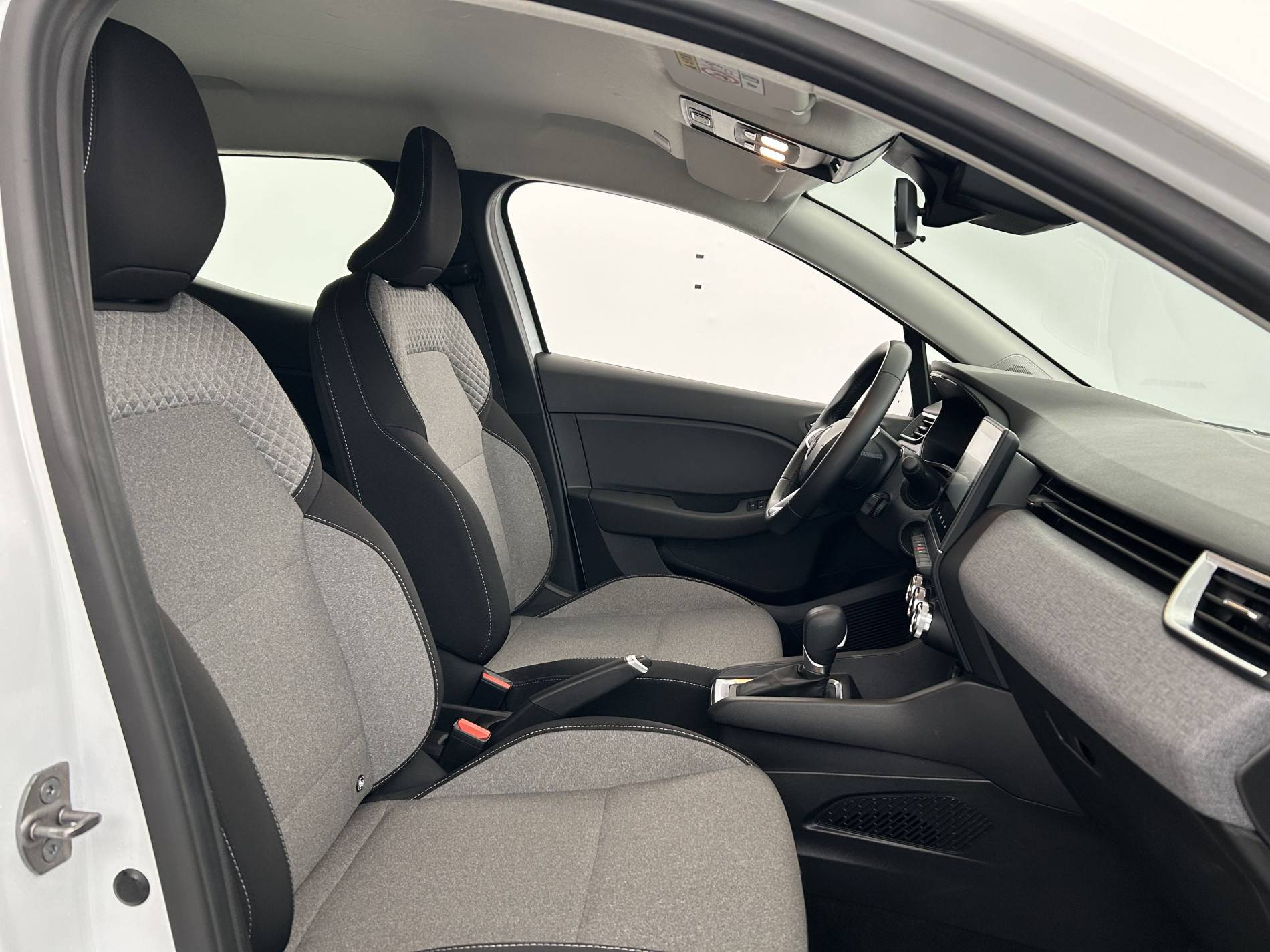 Vente en ligne Renault Clio 5 Clio E-Tech full hybrid 145 au prix de 16 991 €