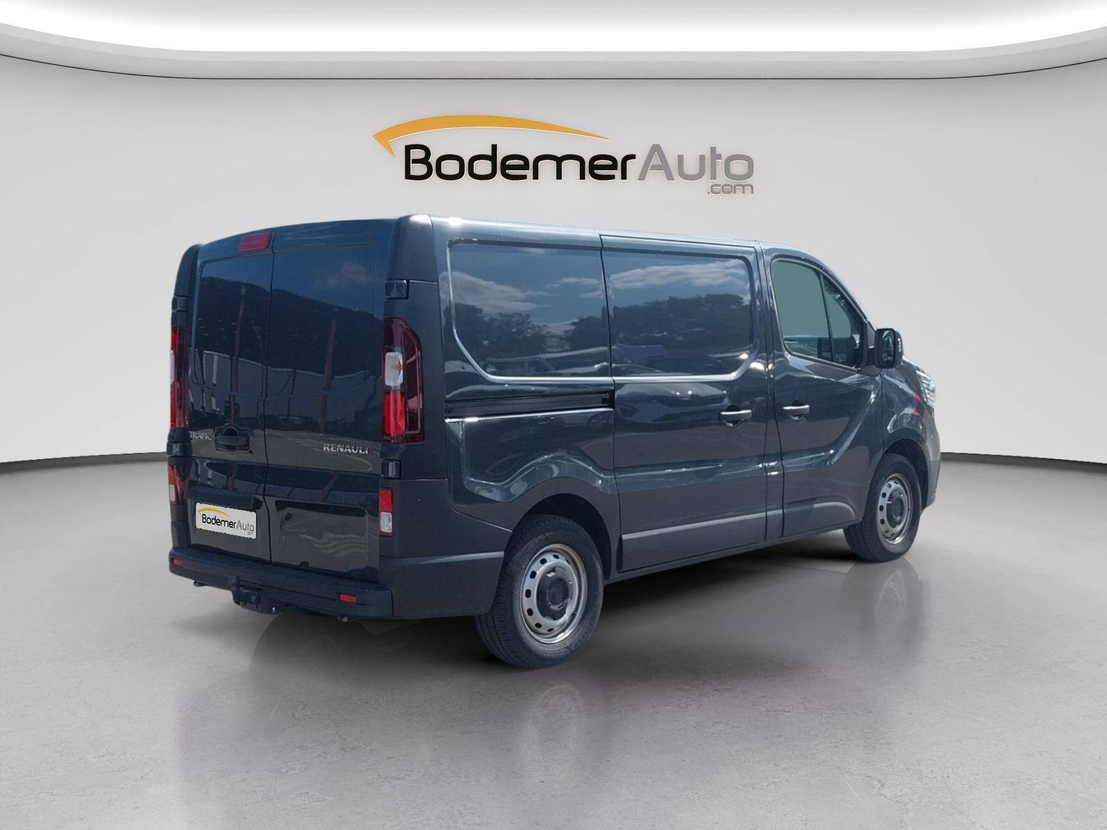 Vente en ligne Renault Trafic 3 Fourgon TRAFIC FG BLUE DCI 110 L1H1 2T8 GSR2 au prix de 24 900 €