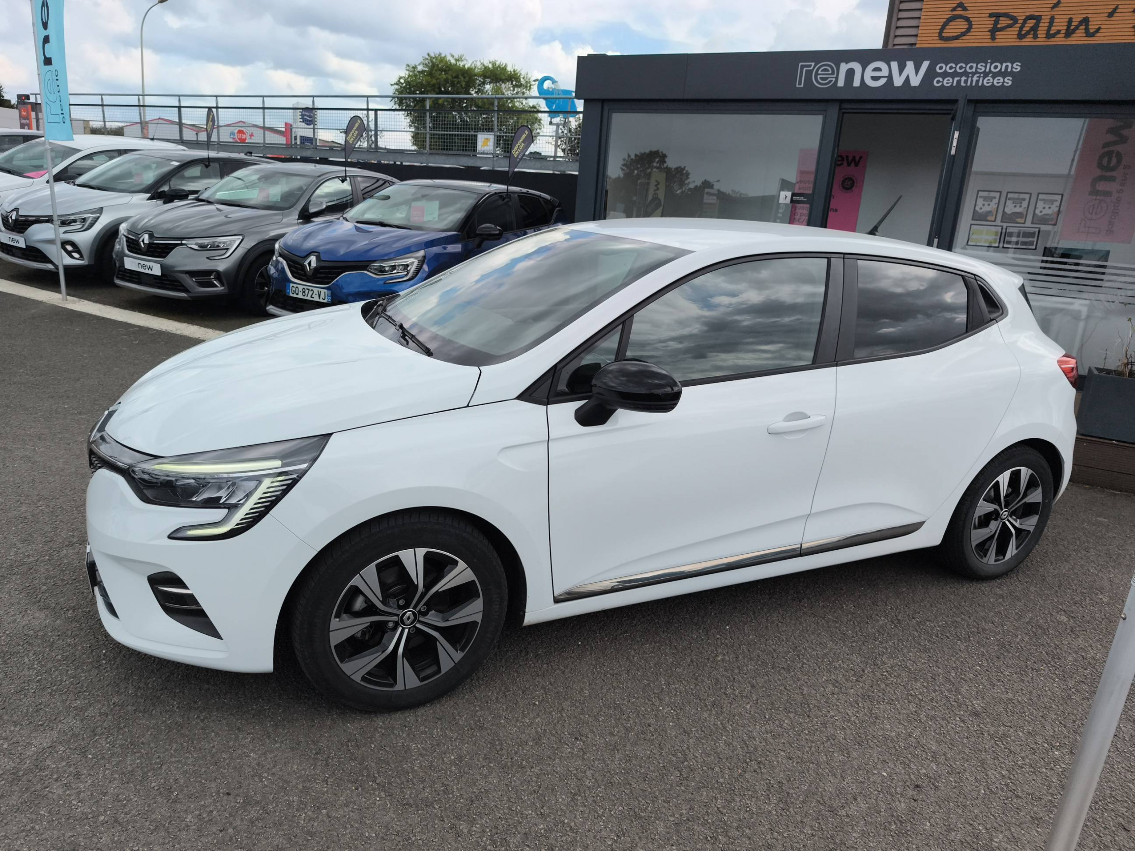 Vente en ligne Renault Clio 5 Clio E-Tech full hybrid 145 au prix de 16 990 €