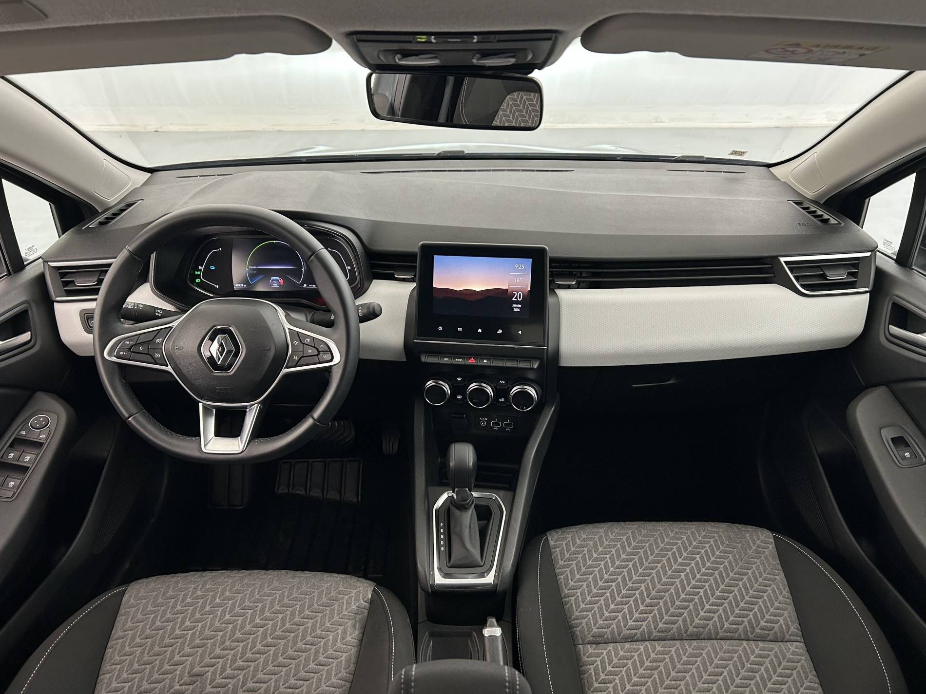 Vente en ligne Renault Clio 5 Clio E-Tech full hybrid 145 au prix de 16 790 €