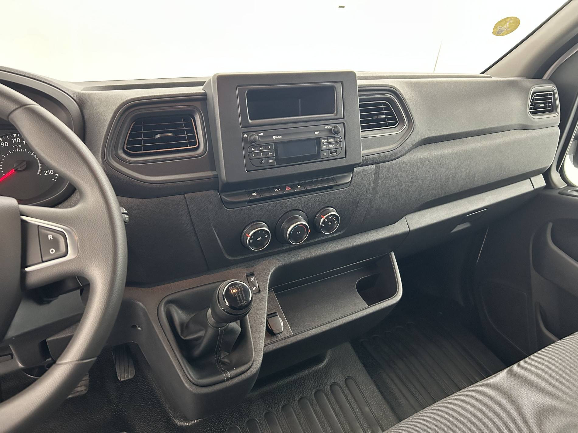 Vente en ligne Renault Master Fourgon MASTER FGN TRAC F3500 L2H2 BLUE DCI 135 au prix de 24 990 €