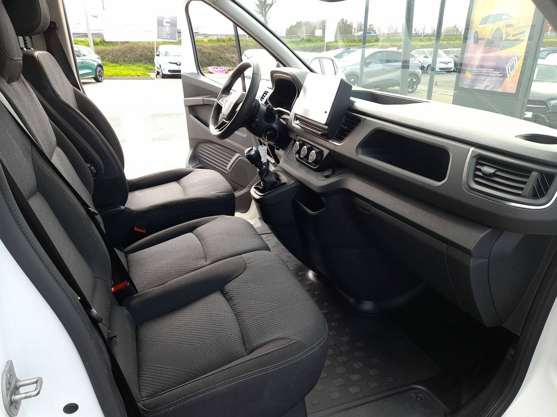 Vente en ligne Renault Trafic 3 Fourgon TRAFIC FGN L1H1 2800 KG BLUE DCI 130 au prix de 18 590 €