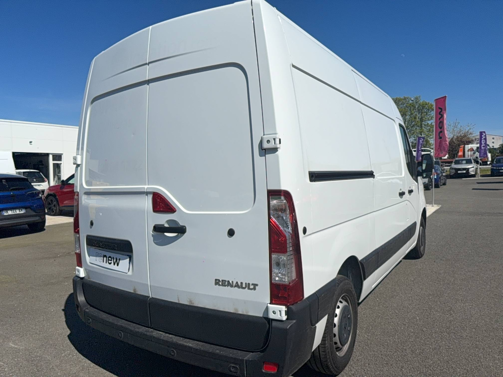 Vente en ligne Renault Master Fourgon MASTER FGN TRAC F3500 L2H2 BLUE DCI 135 au prix de 23 490 €