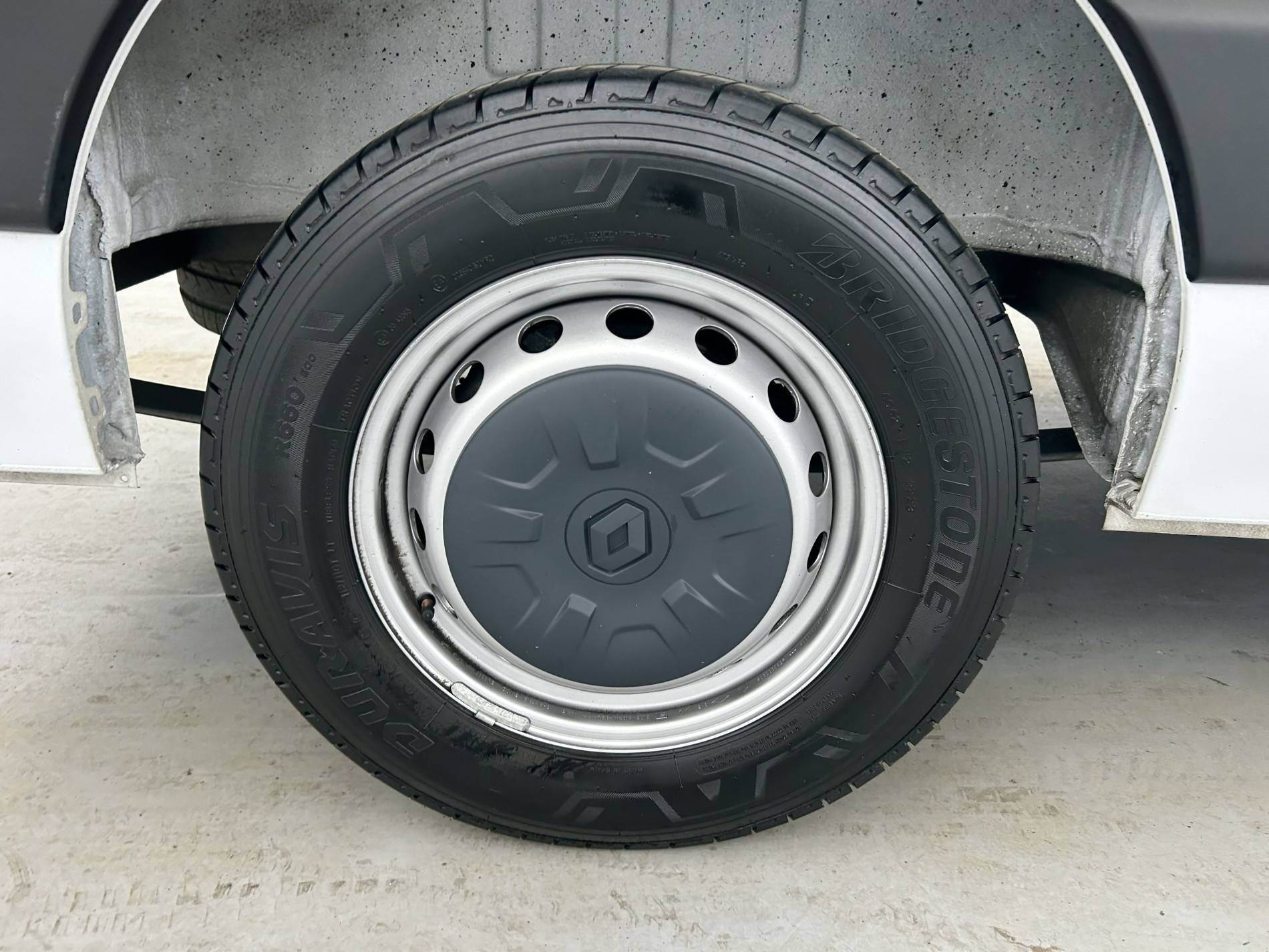 Vente en ligne Renault Master Fourgon MASTER FGN TRAC F3500 L2H2 BLUE DCI 135 au prix de 25 900 €