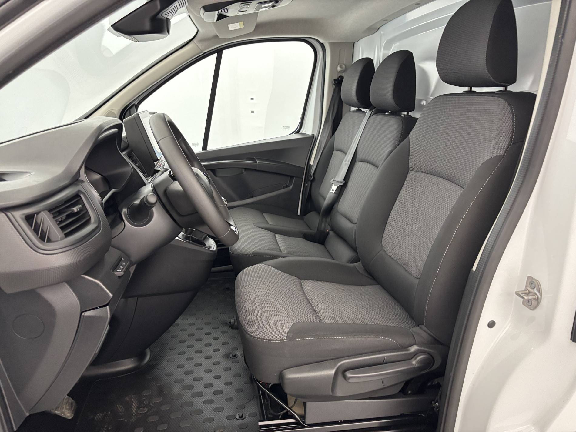 Vente en ligne Renault Trafic 3 Fourgon TRAFIC FG BLUE DCI 130 L1H1 3T GSR2 au prix de 22 490 €