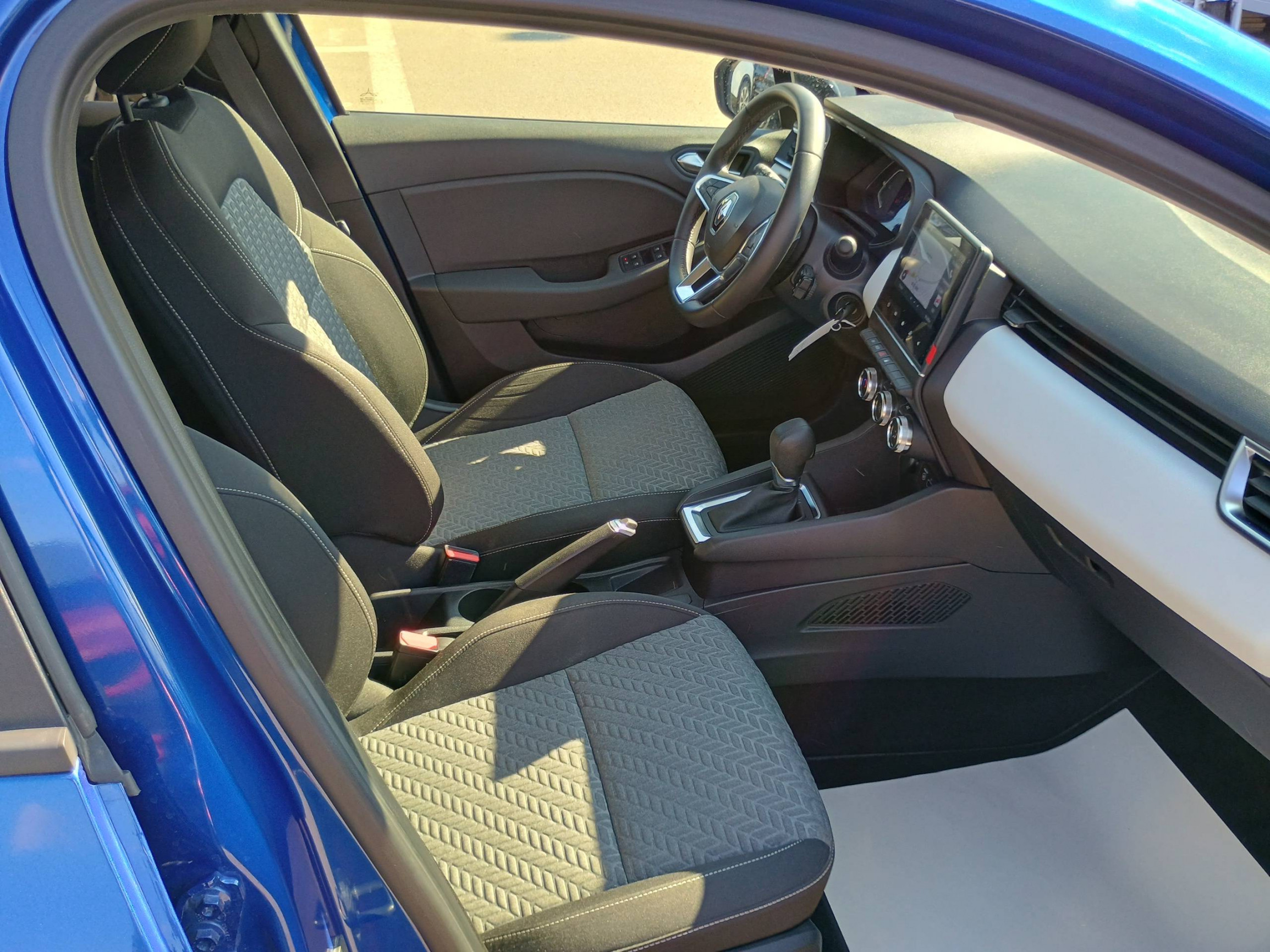 Vente en ligne Renault Clio 5 Clio E-Tech full hybrid 145 au prix de 15 890 €
