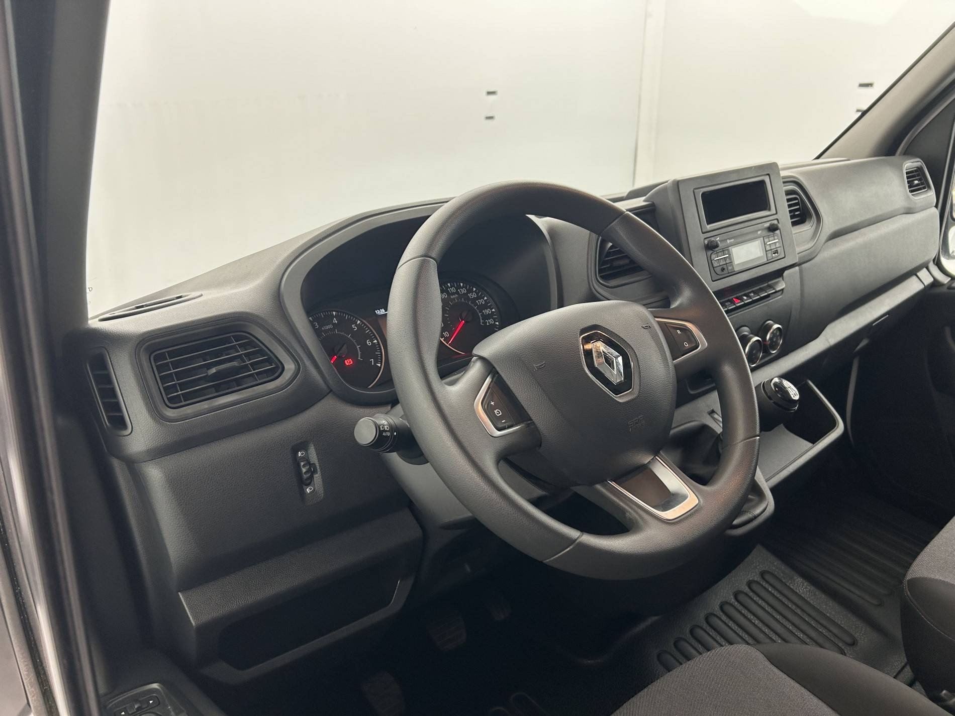 Vente en ligne Renault Master Fourgon MASTER FGN TRAC F3500 L2H2 BLUE DCI 135 au prix de 24 990 €