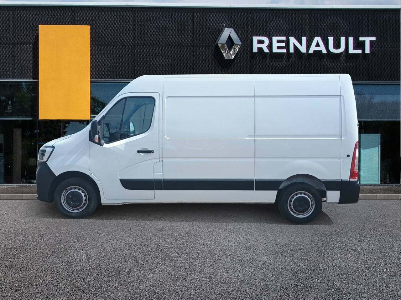 Vente en ligne Renault Master Fourgon MASTER FGN TRAC F3500 L2H2 BLUE DCI 135 au prix de 23 990 €