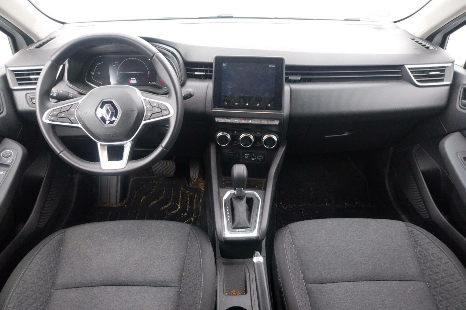 Vente en ligne Renault Clio 5 Clio E-Tech 140 - 21N au prix de 16 590 €