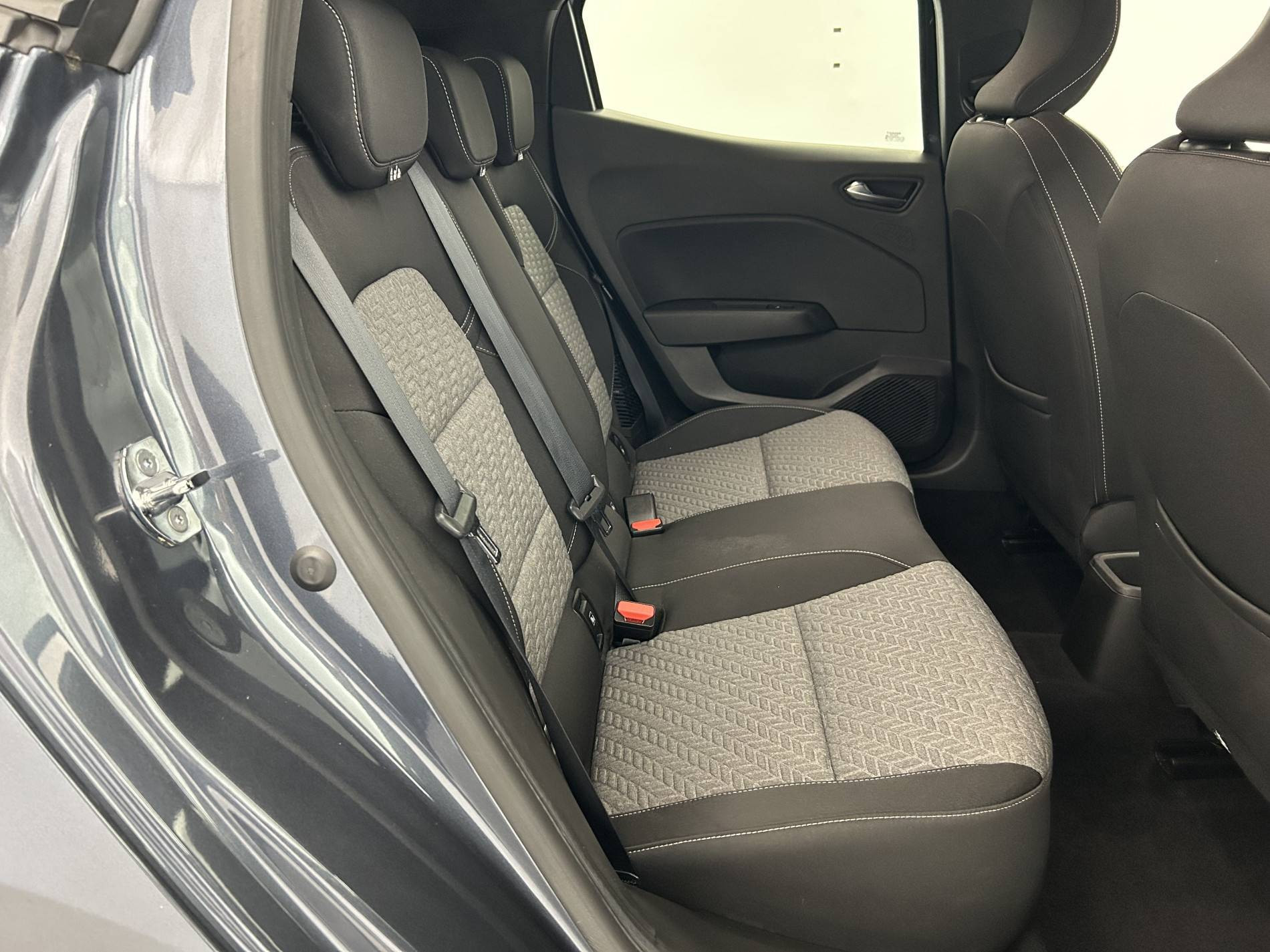 Vente en ligne Renault Clio 5 Clio E-Tech 140 - 21N au prix de 17 000 €