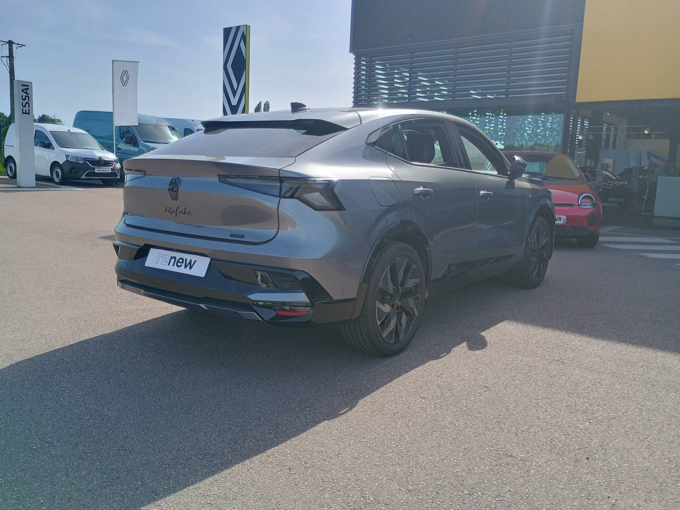 Vente en ligne Renault Rafale  hyper hybrid E-Tech 300 ch 4x4 au prix de 57 490 €