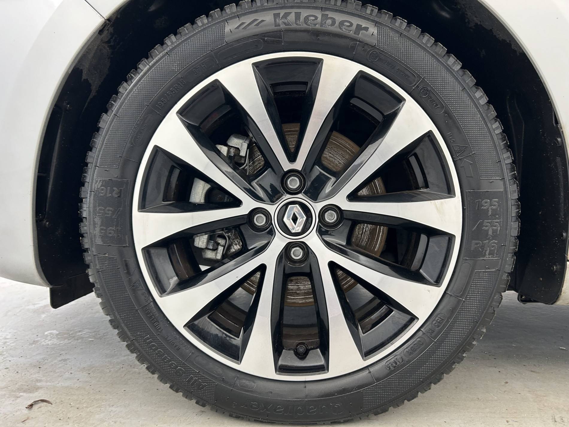 Vente en ligne Renault Clio 5 Clio E-Tech 140 - 21N au prix de 16 890 €