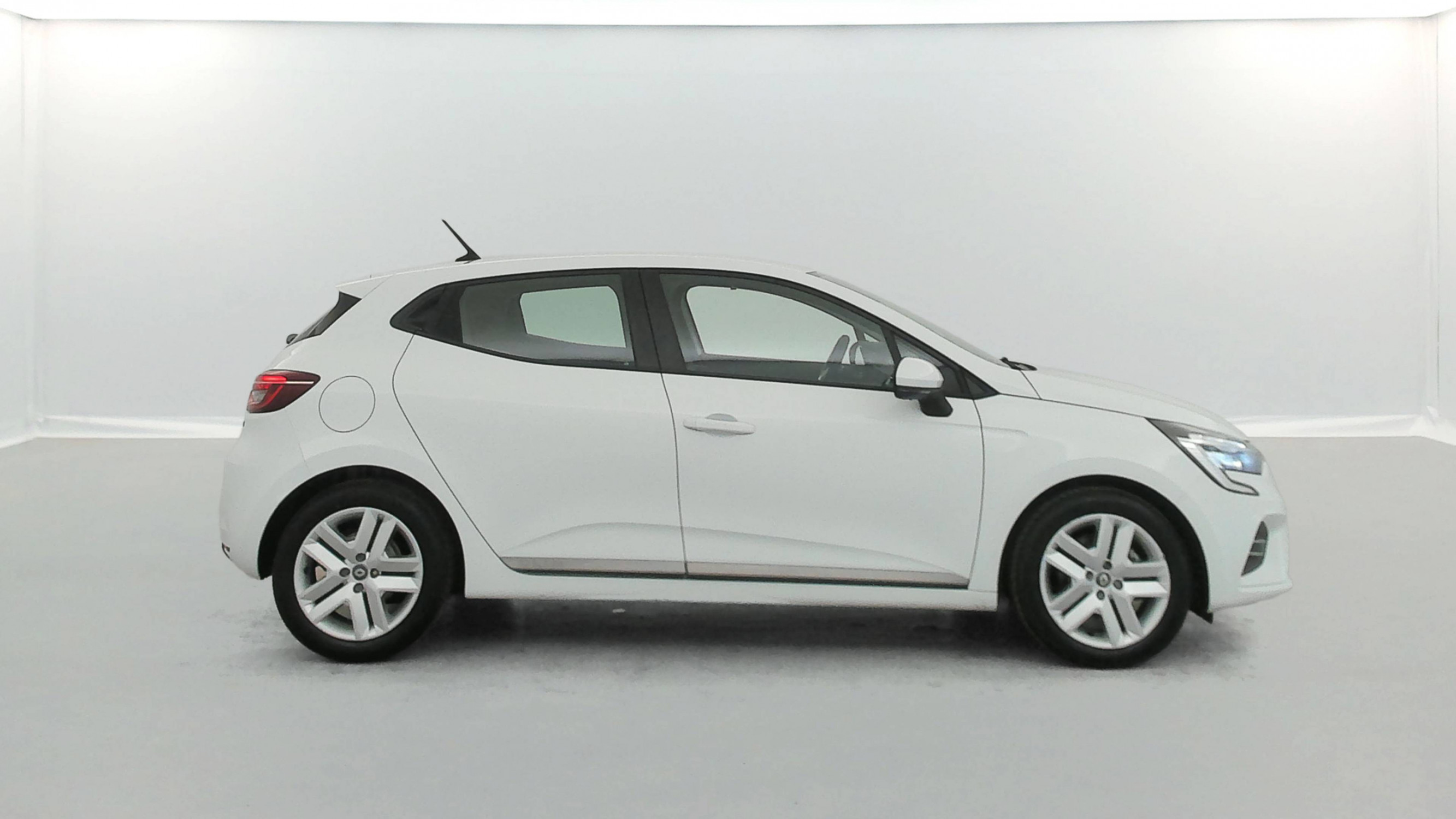 Vente en ligne Renault Clio 5 Clio E-Tech 140 - 21N au prix de 16 590 €