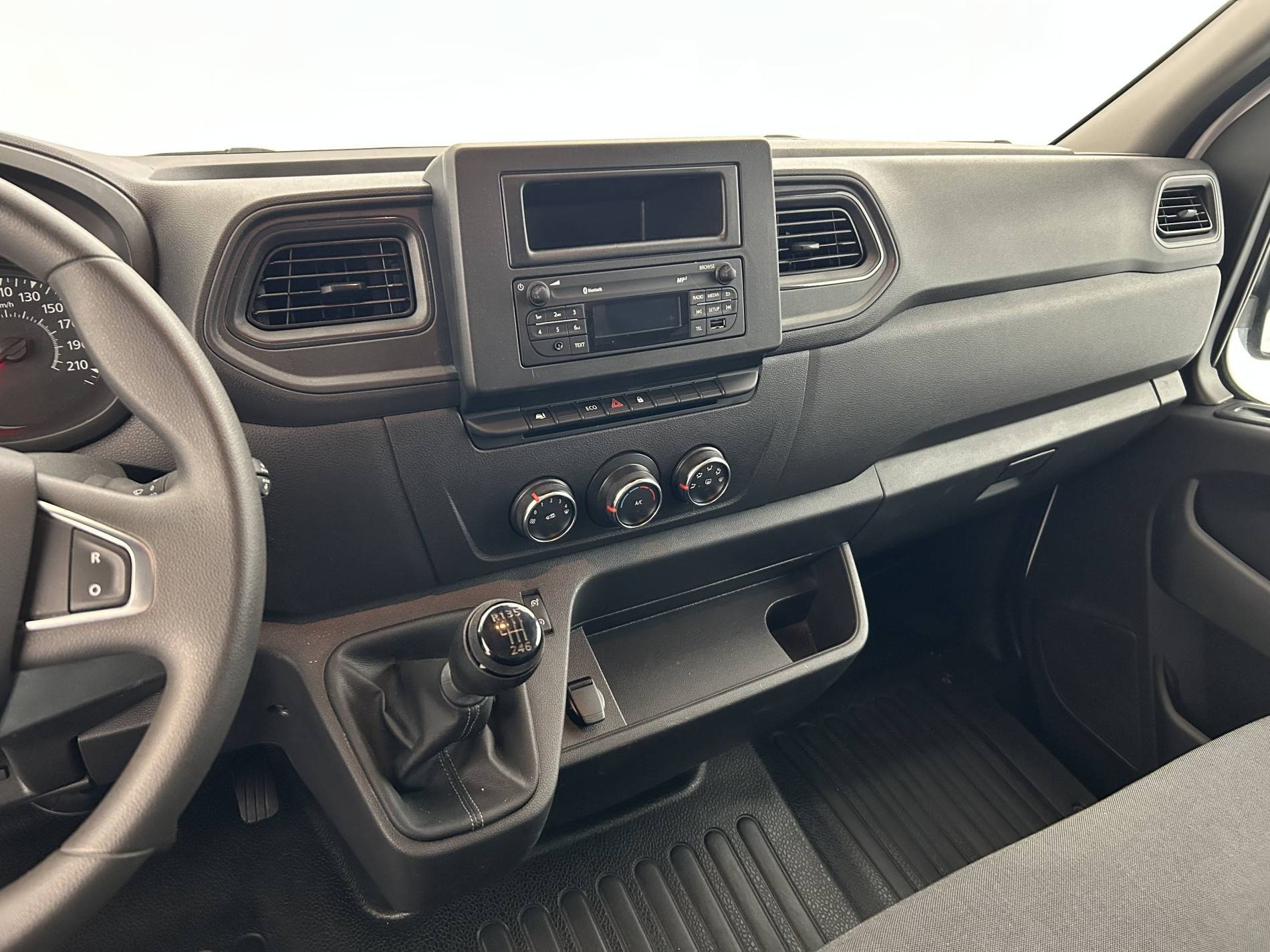 Vente en ligne Renault Master Fourgon MASTER FGN TRAC F3500 L3H3 BLUE DCI 135 au prix de 29 999 €