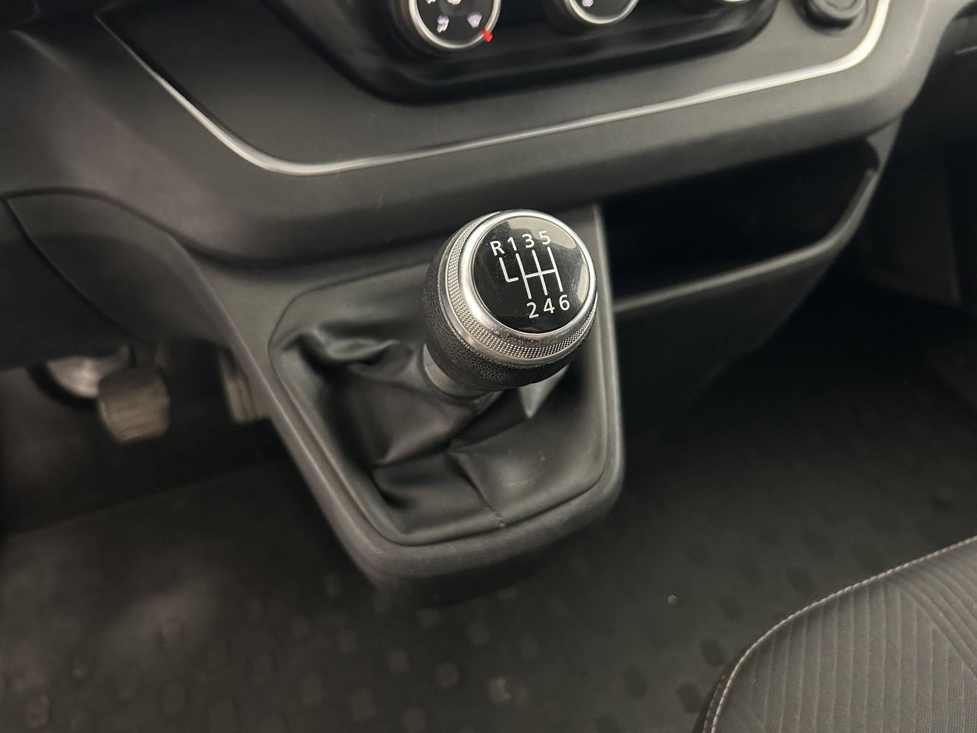 Vente en ligne Renault Trafic 3 Fourgon TRAFIC FGN L1H1 2800 KG BLUE DCI 130 au prix de 19 490 €