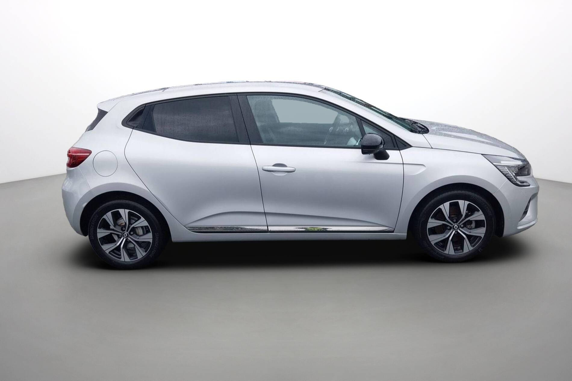 Vente en ligne Renault Clio 5 Clio E-Tech full hybrid 145 au prix de 17 490 €