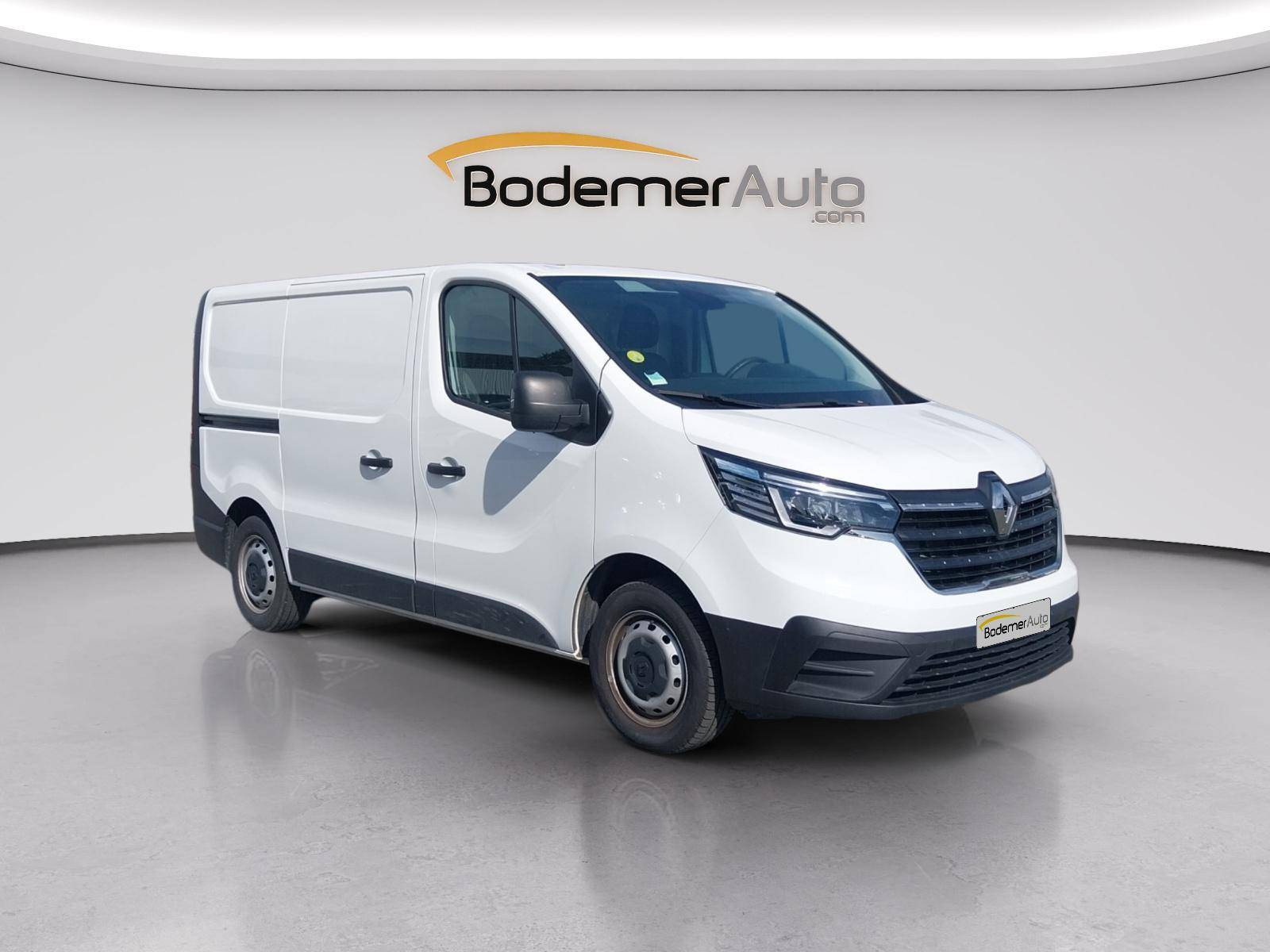Vente en ligne Renault Trafic 3 Fourgon TRAFIC FGN L1H1 3000 KG BLUE DCI 130 au prix de 23 900 €