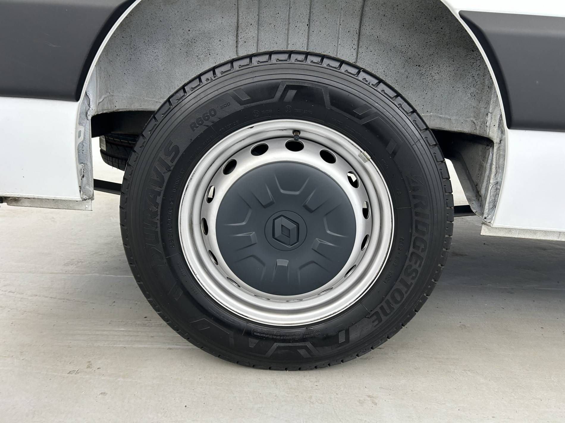 Vente en ligne Renault Master Fourgon MASTER FGN TRAC F3500 L2H2 BLUE DCI 135 au prix de 24 490 €