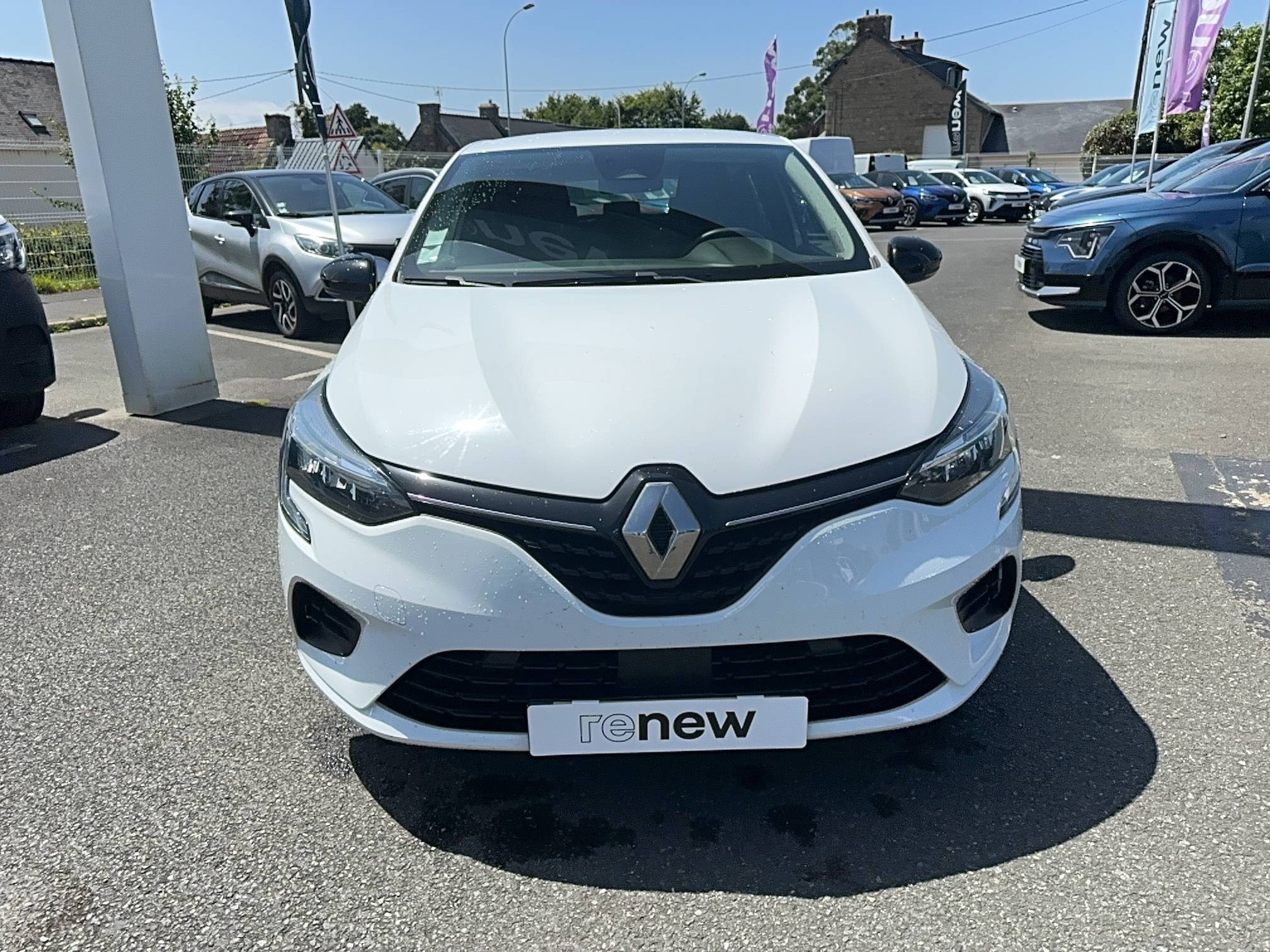 Vente en ligne Renault Clio 5 Clio E-Tech full hybrid 145 au prix de 15 790 €