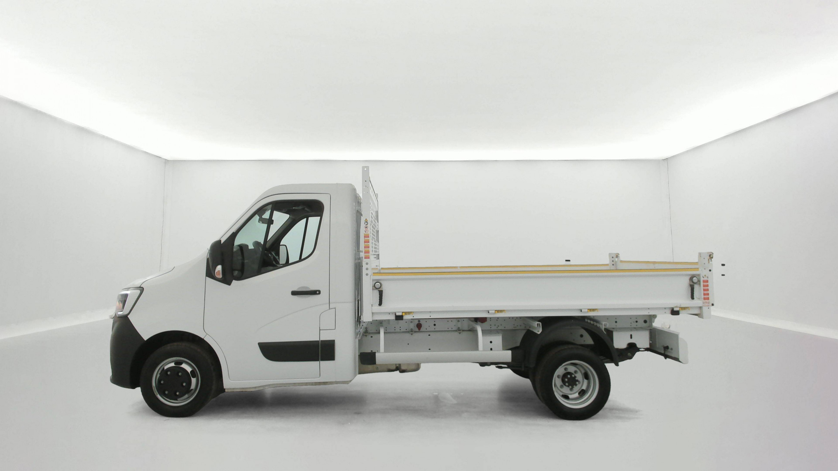 Vente en ligne Renault Master 3 Châssis Cabine MASTER CC PROP RJ3500 L2 PAFC BLUE DCI 130 EURO VI au prix de 33 990 €