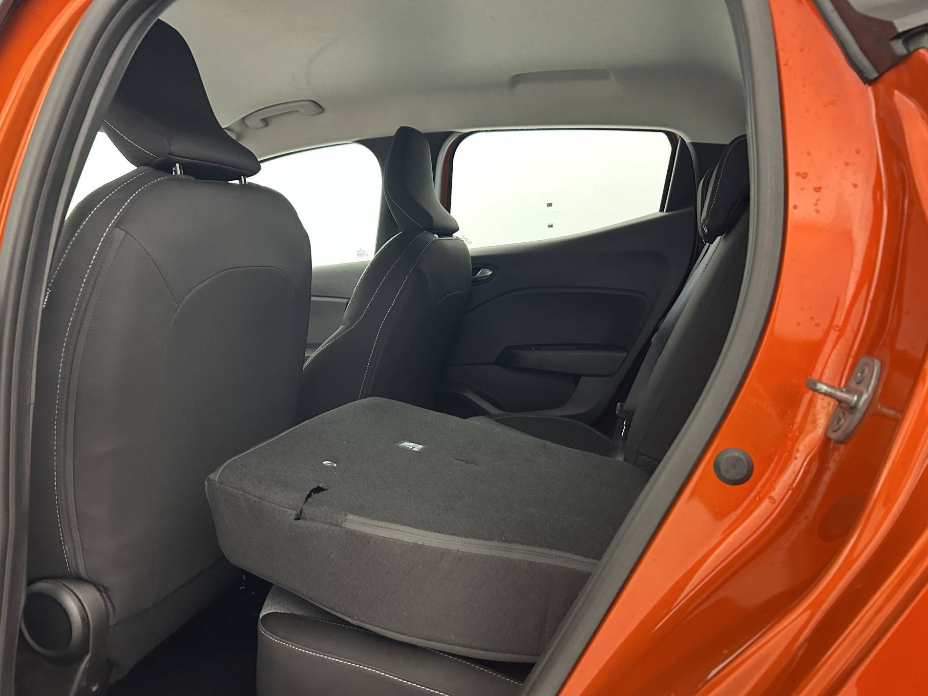 Vente en ligne Renault Clio 5 Clio E-Tech full hybrid 145 ch GSR2 au prix de 19 590 €