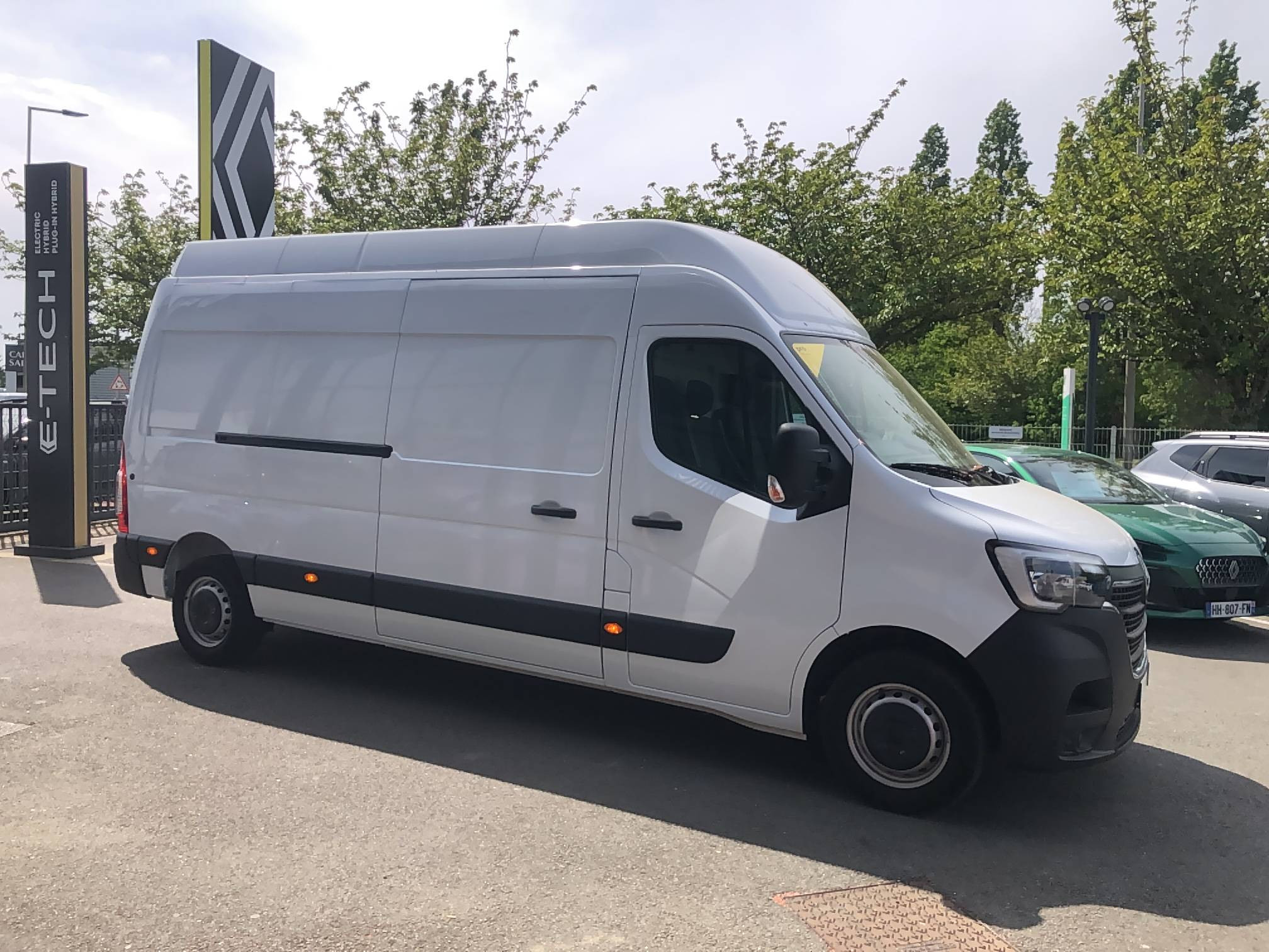 Vente en ligne Renault Master Fourgon MASTER FGN TRAC F3500 L3H3 BLUE DCI 135 au prix de 30 990 €