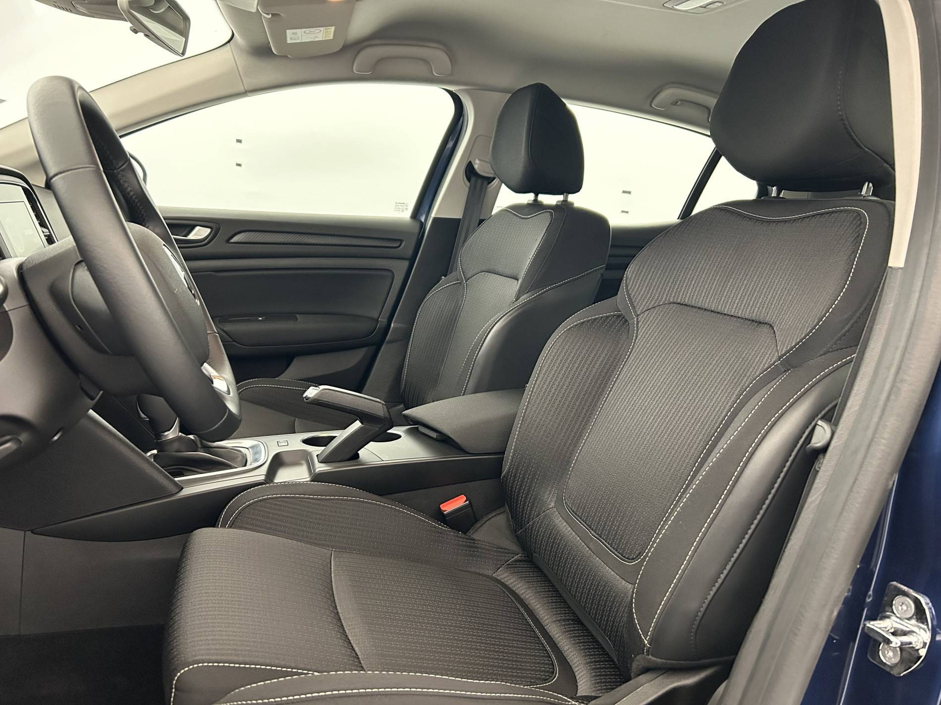 Vente en ligne Renault Megane 4 Mégane IV Berline Blue dCi 115 EDC au prix de 16 400 €