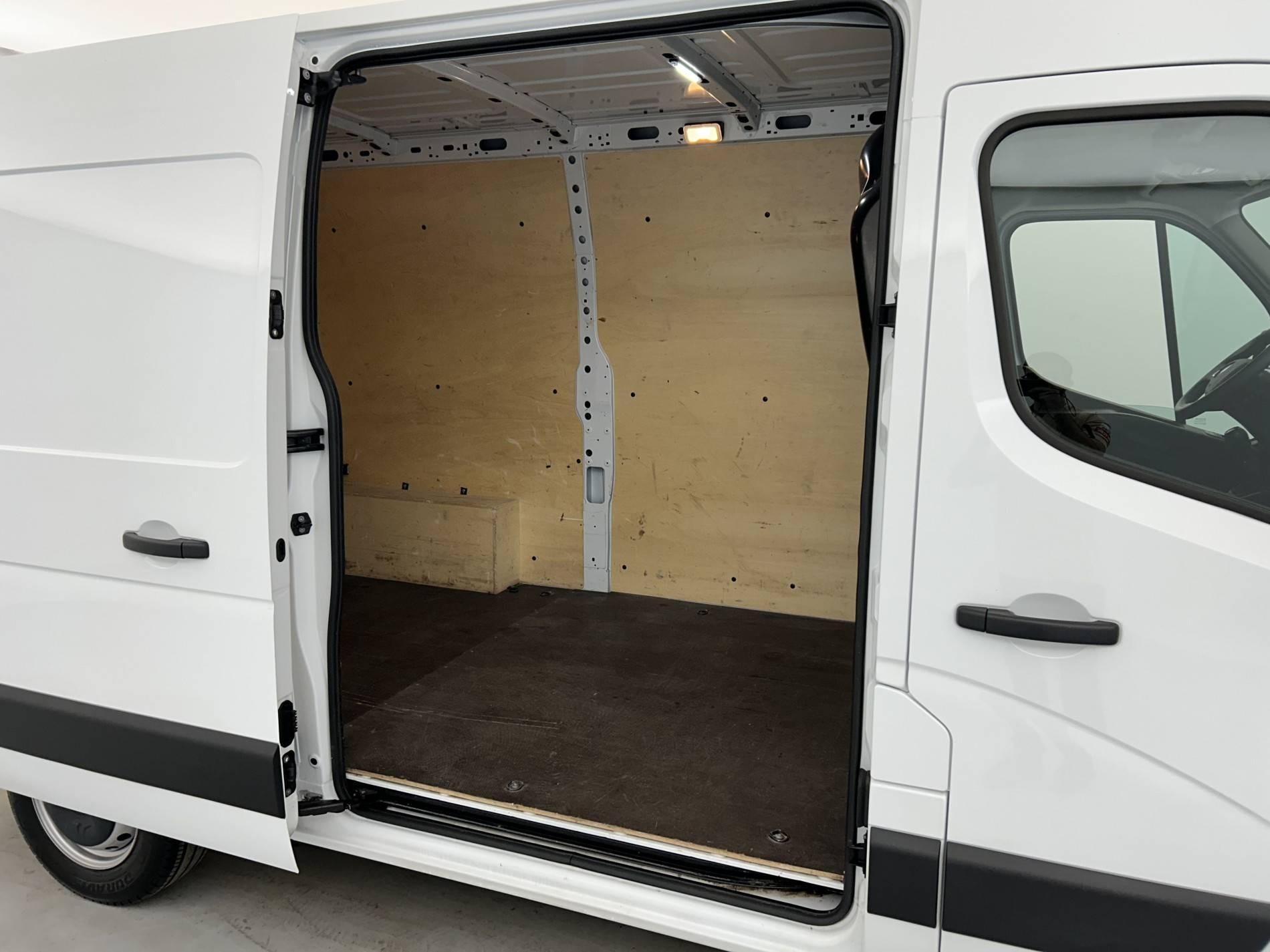 Vente en ligne Renault Master Fourgon MASTER FGN TRAC F3500 L2H2 BLUE DCI 135 au prix de 26 280 €